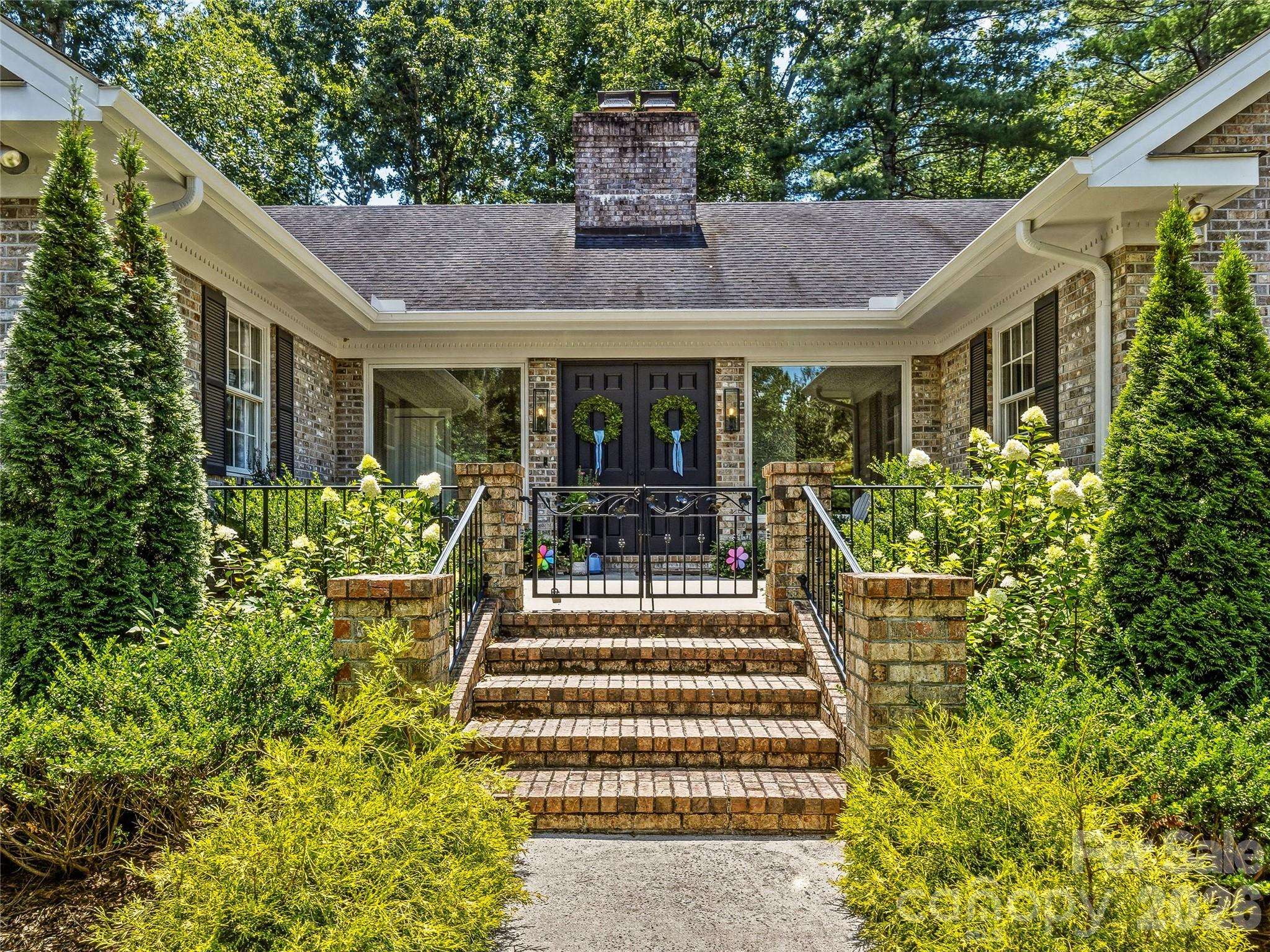 4 Hemlock RD, Asheville, NC 28803