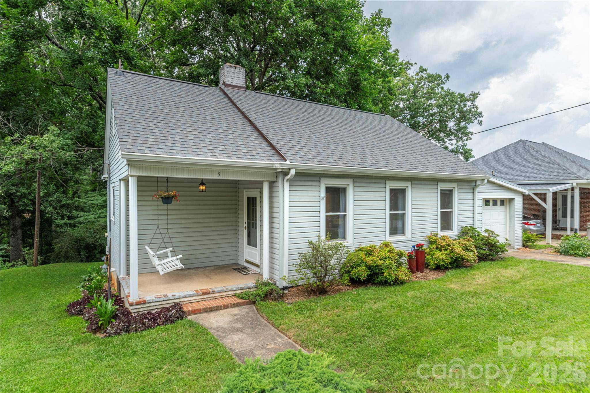 3 Enka Oak ST, Candler, NC 28715