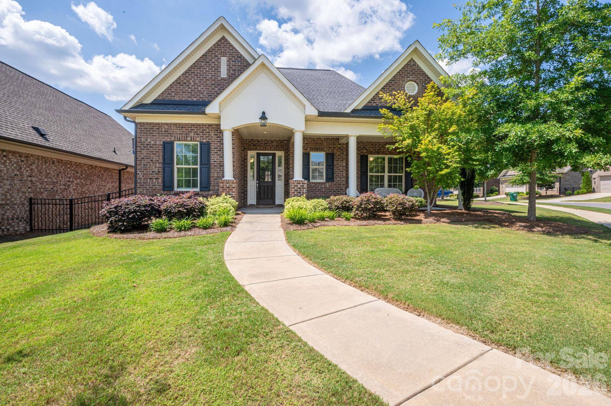 5247 Courtyard LN, Belmont, NC 28012