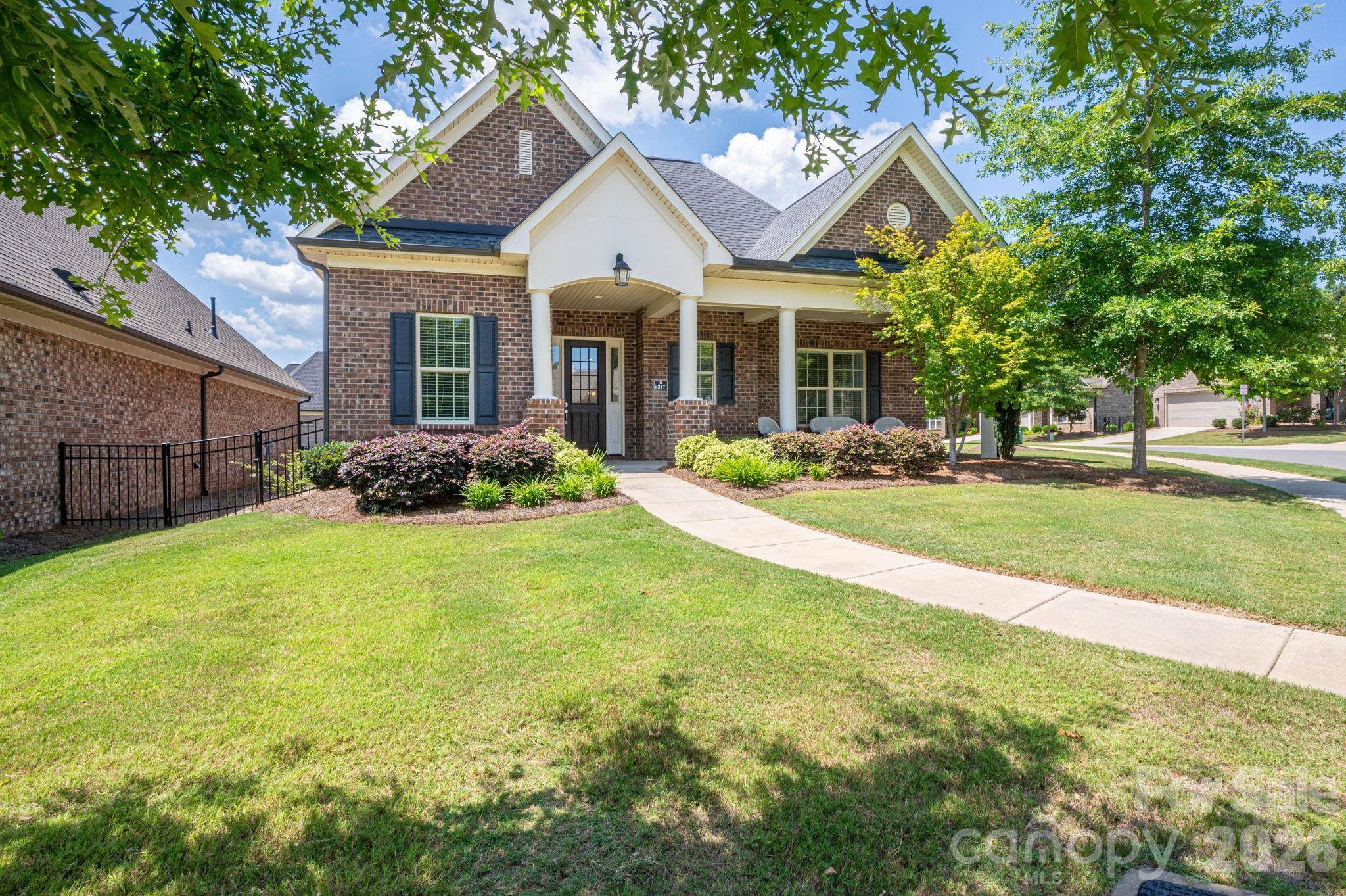 5247 Courtyard LN, Belmont, NC 28012