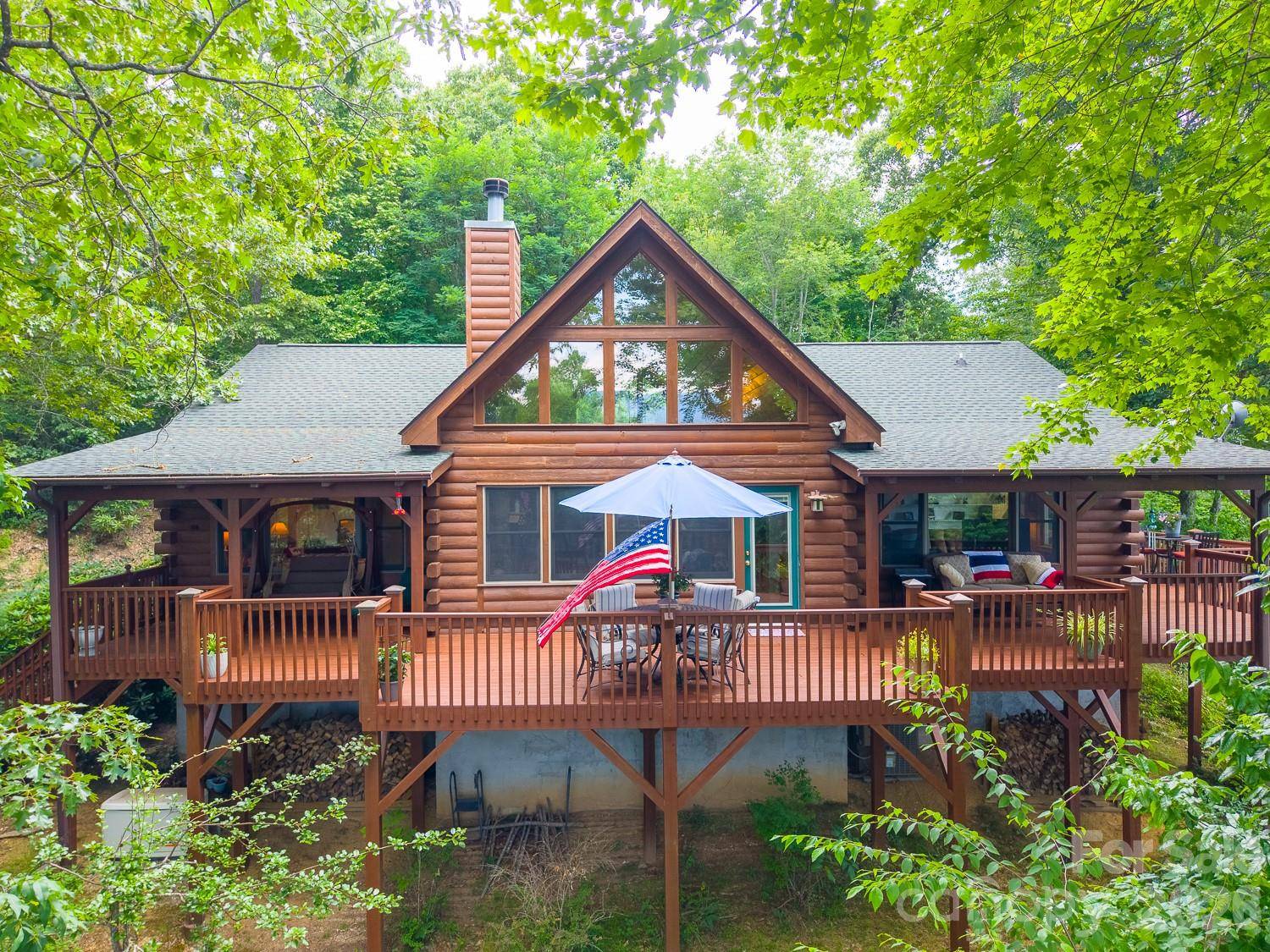 760 Woody LN, Waynesville, NC 28786