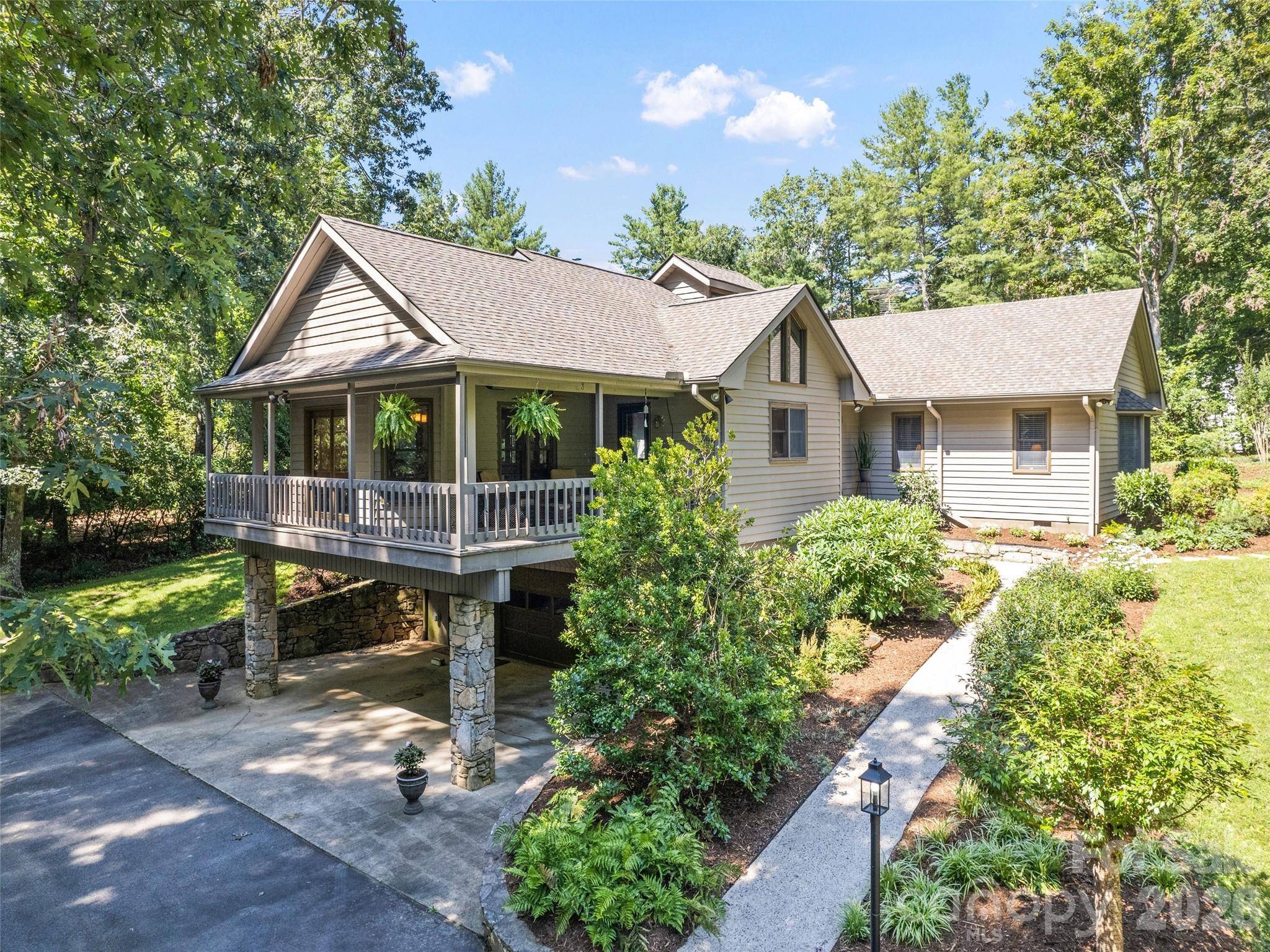 58 Sedgewood CT, Fairview, NC 28730