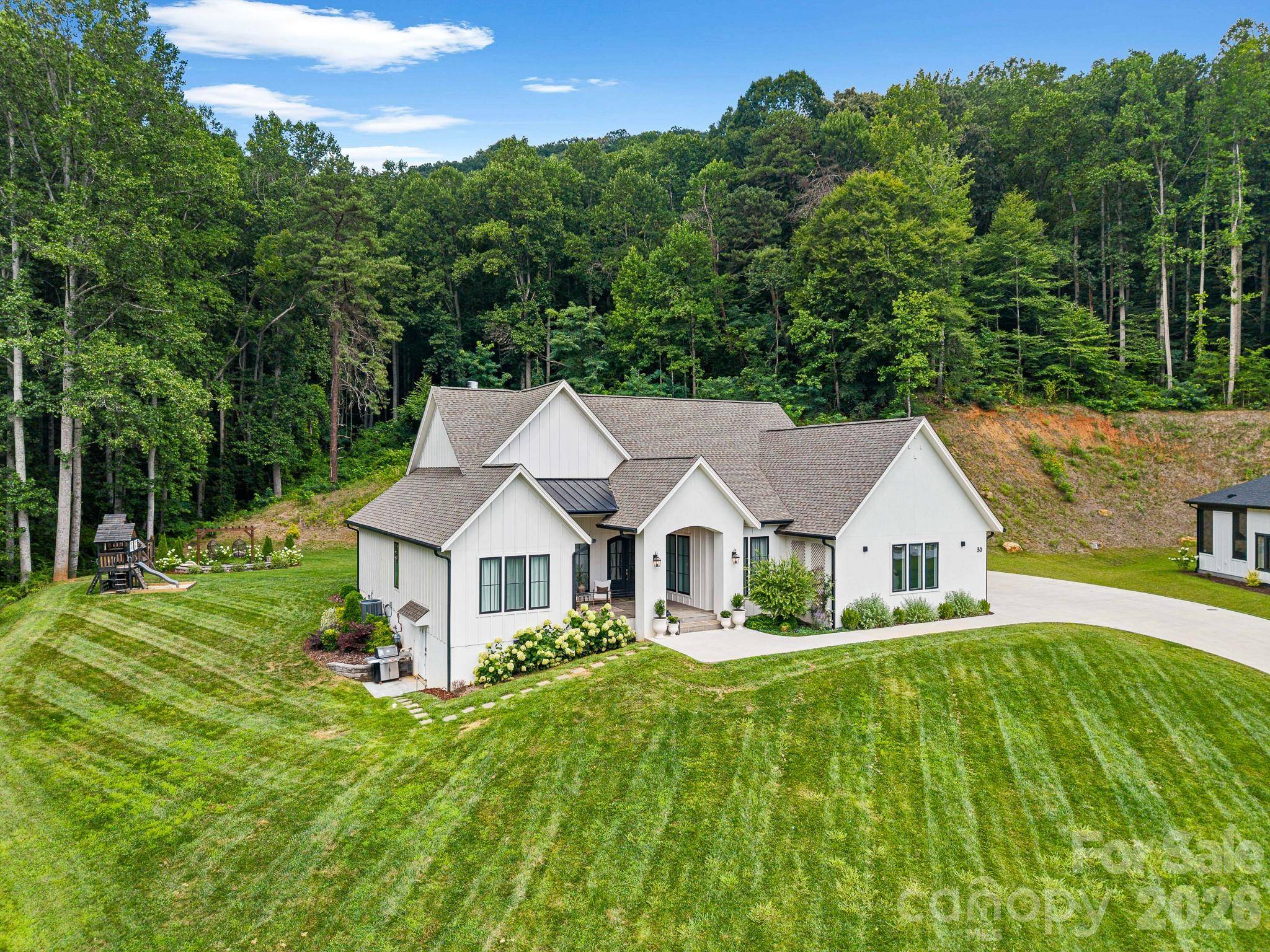 30 Bridgeway DR, Candler, NC 28715