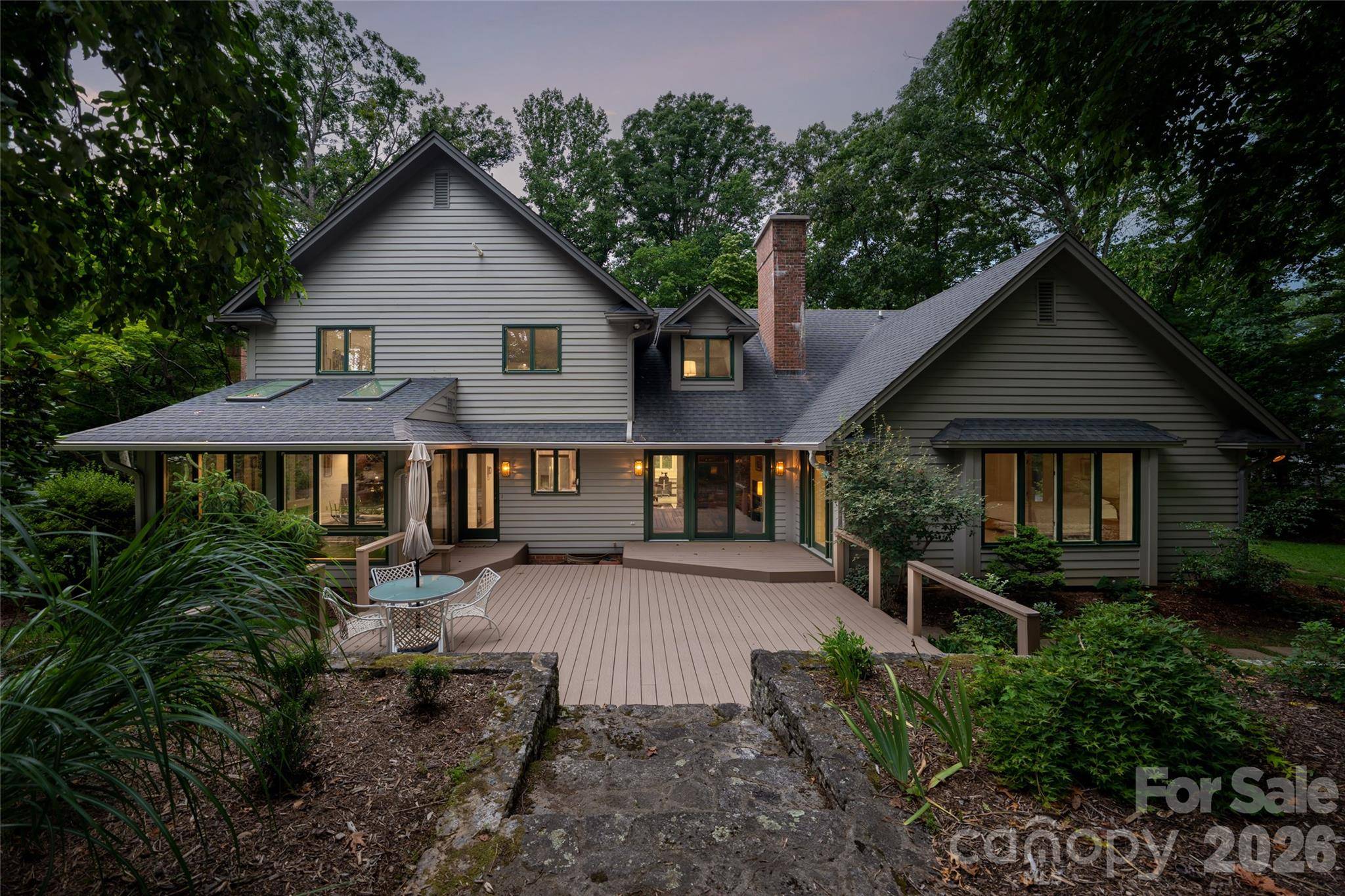12 Stuyvesant CRES, Asheville, NC 28803