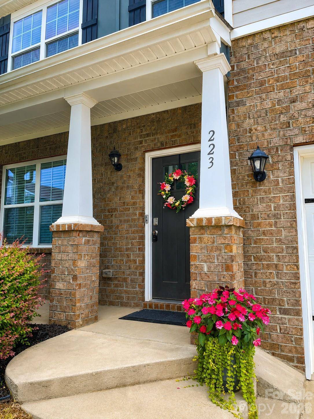 223 Marathon LN, Candler, NC 28715