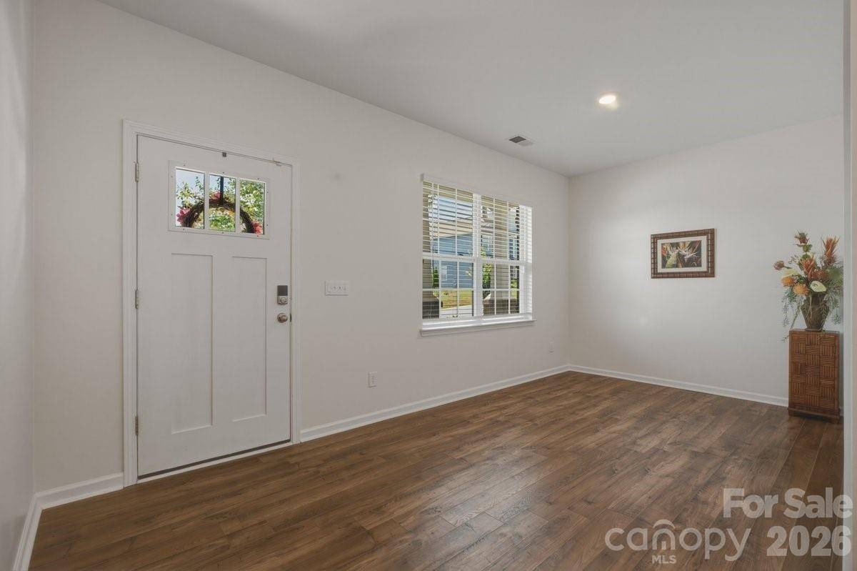 223 Marathon LN, Candler, NC 28715