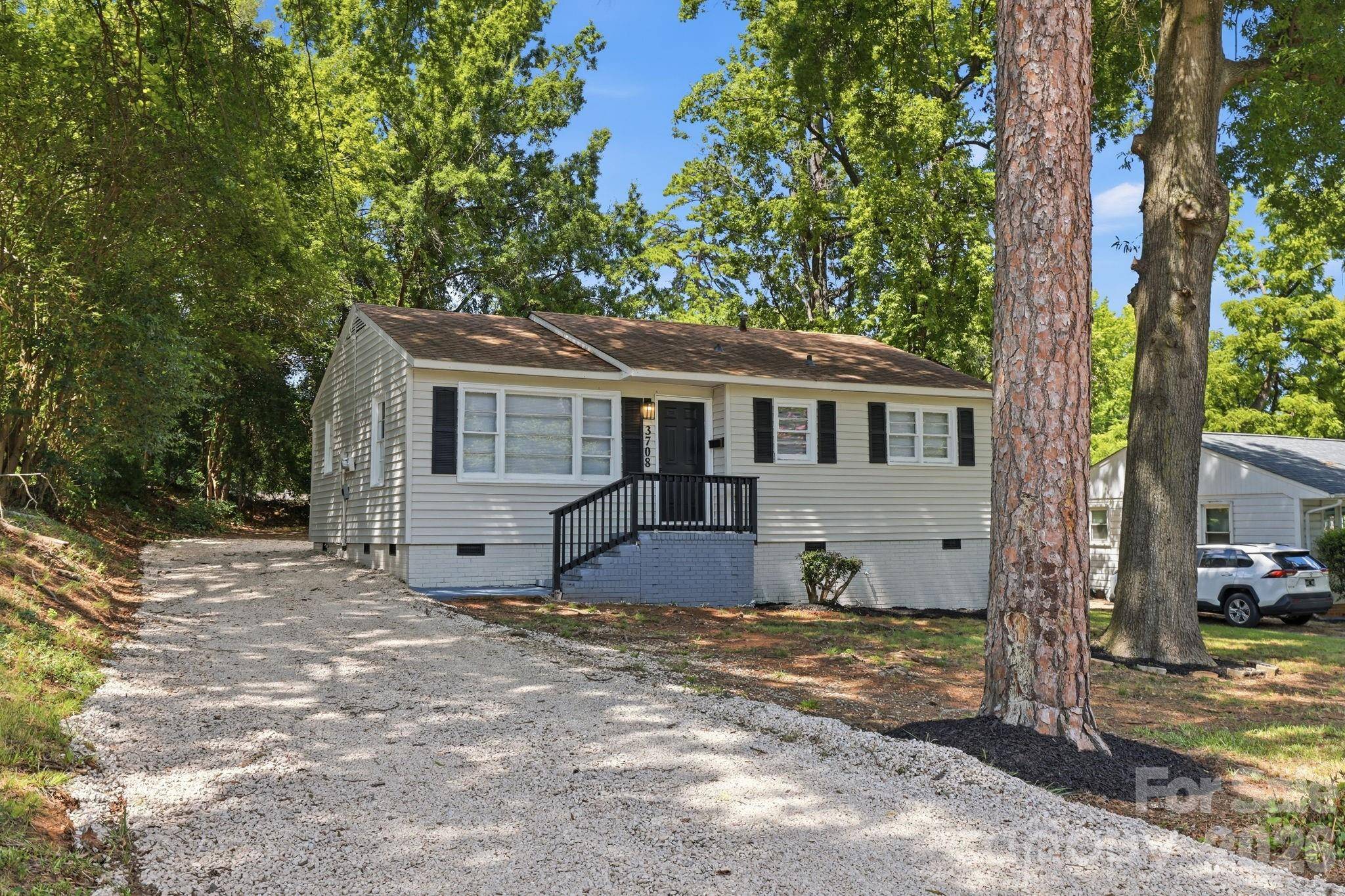 3708 Carlyle DR, Charlotte, NC 28208