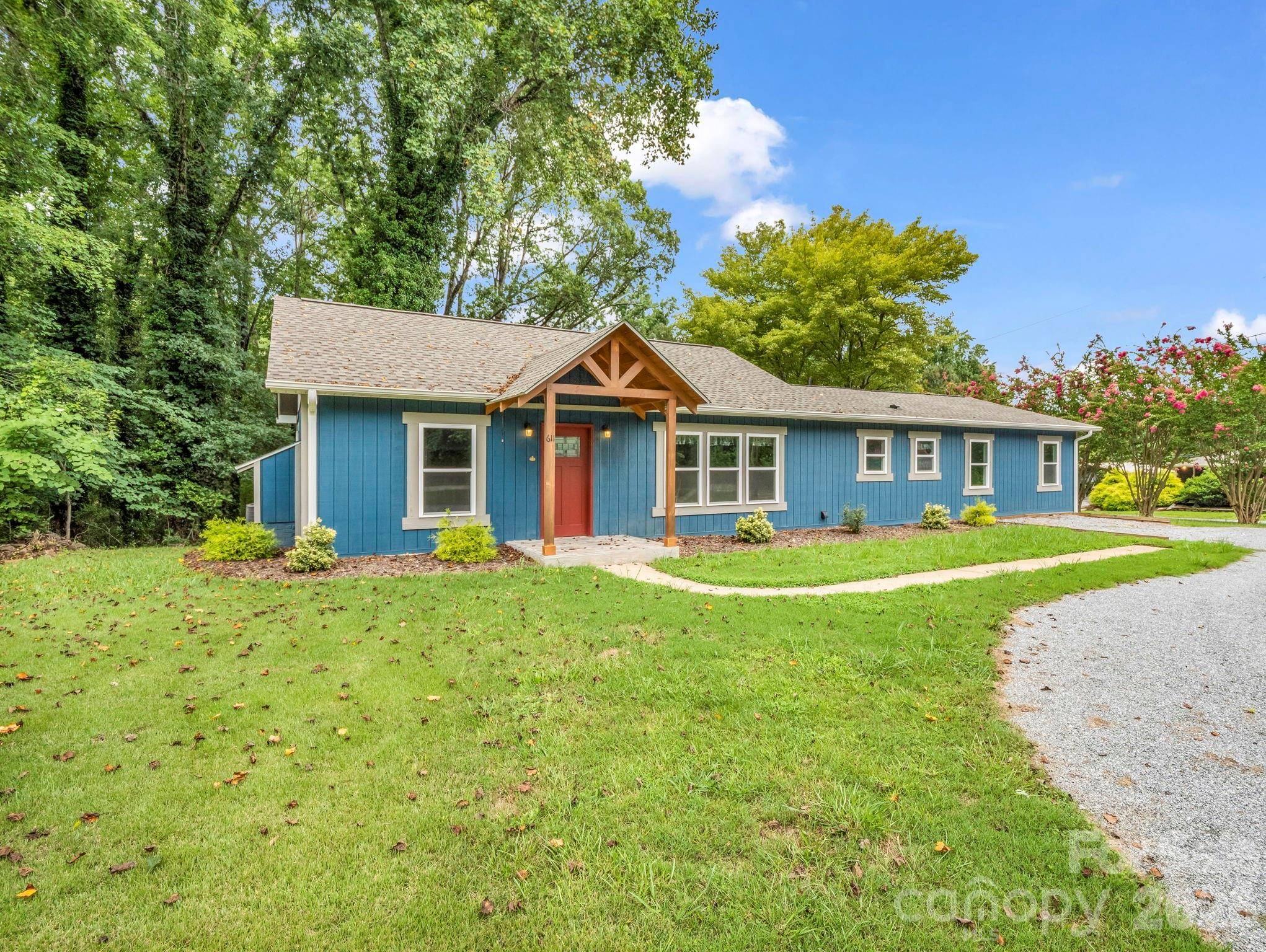611 Peniel RD, Columbus, NC 28722