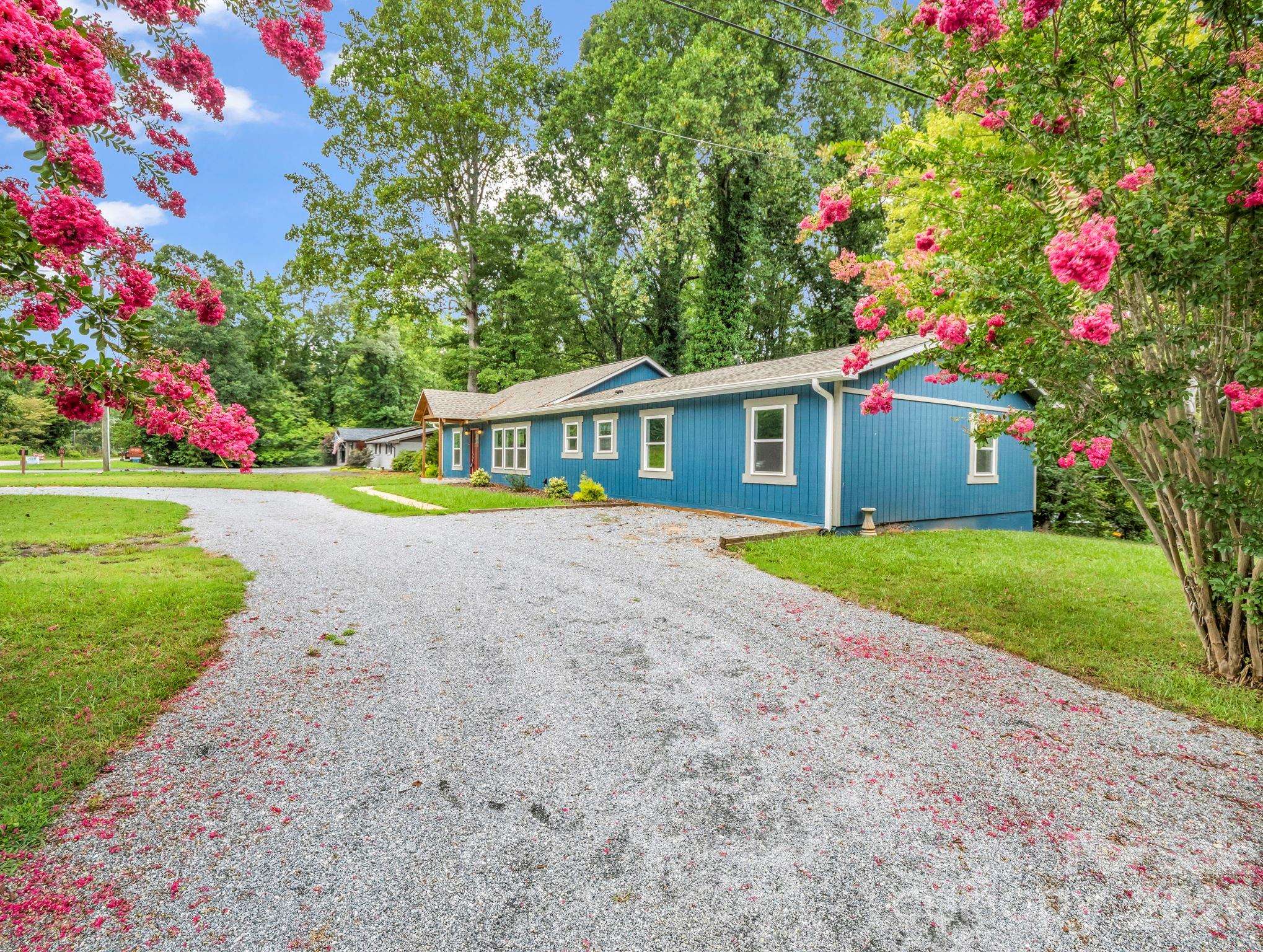 611 Peniel RD, Columbus, NC 28722