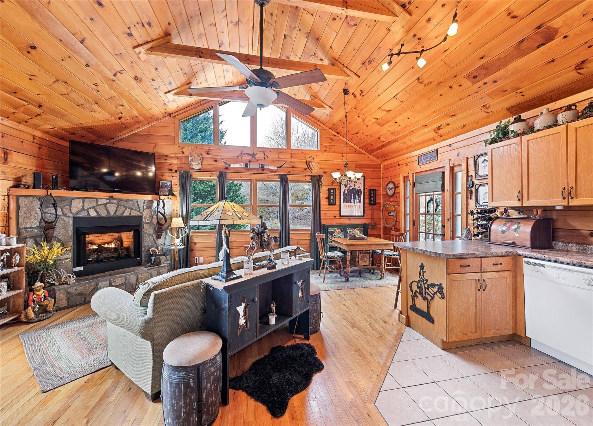 16 Hiawatha DR, Maggie Valley, NC 28751