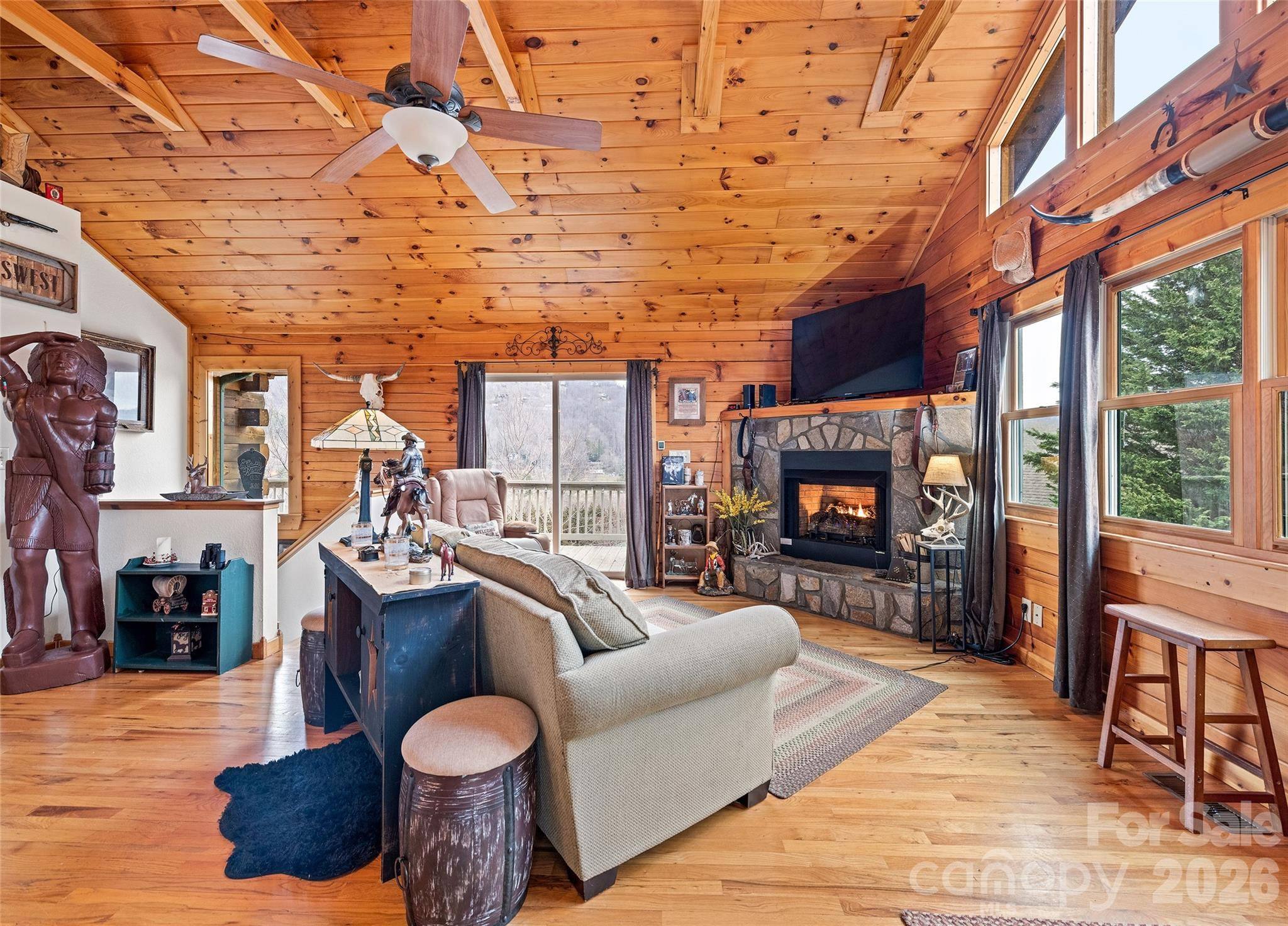 16 Hiawatha DR, Maggie Valley, NC 28751