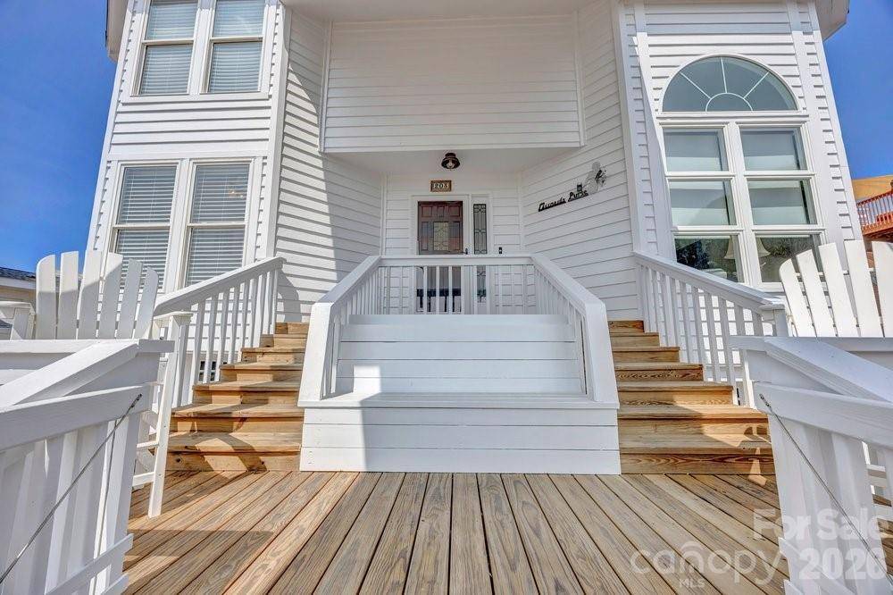 203 Norton ST, Oak Island, NC 28465