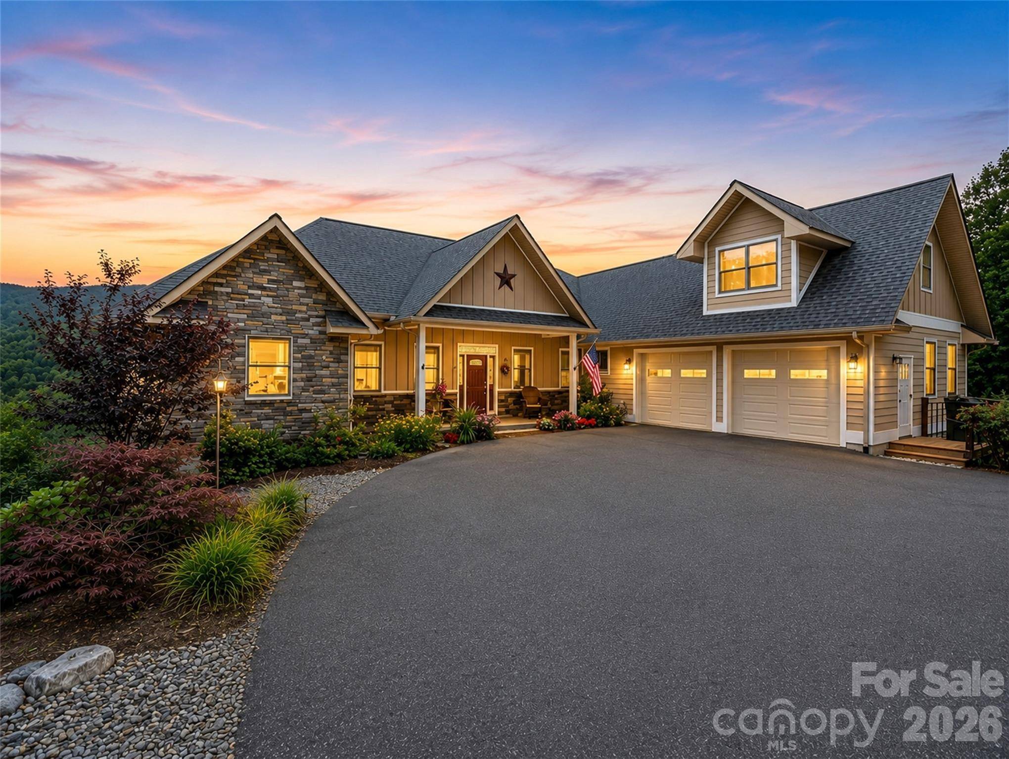 930 Big Raven LN, Saluda, NC 28773