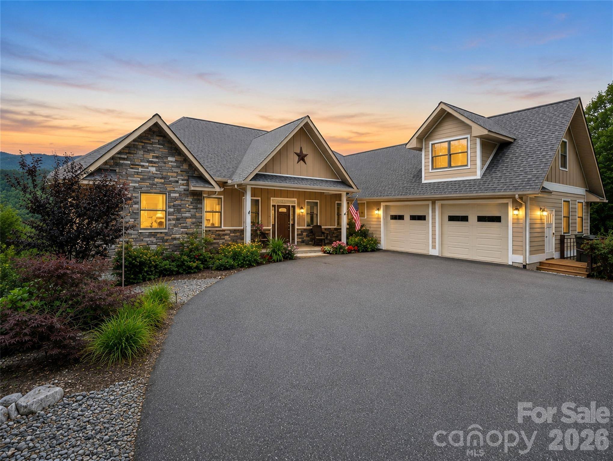 930 Big Raven LN, Saluda, NC 28773