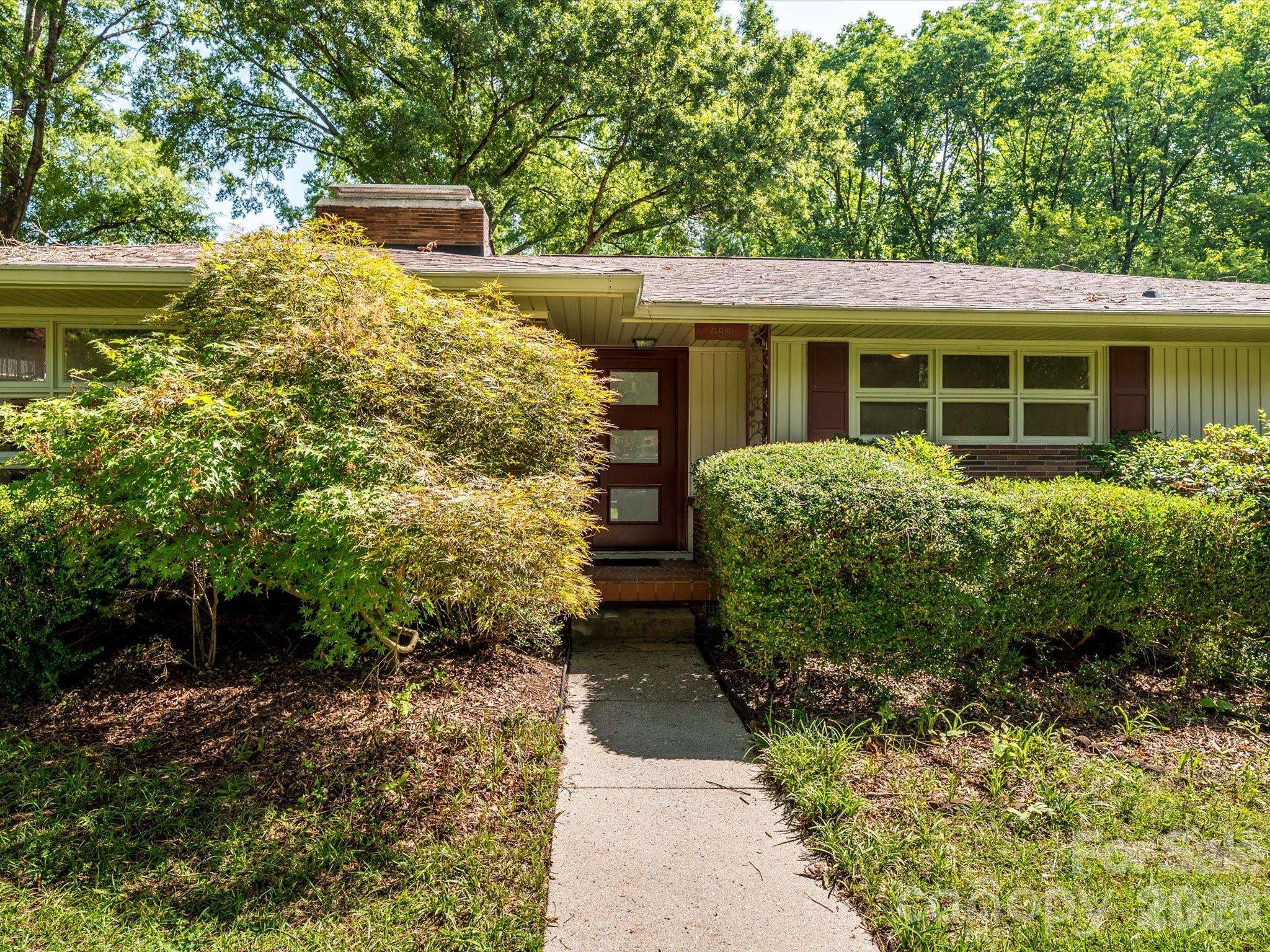 688 Grandview DR NE, Concord, NC 28025