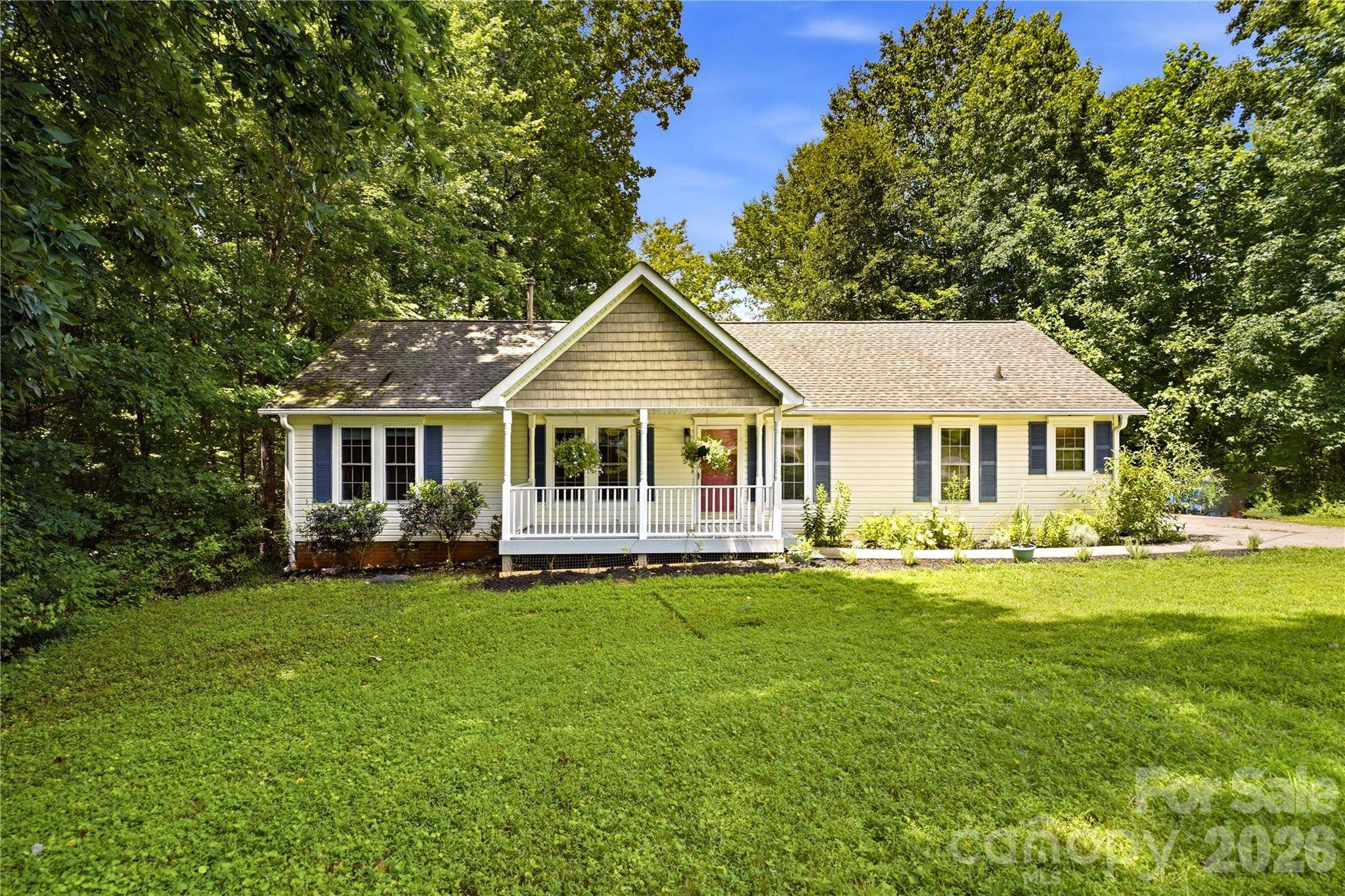 3555 Lake Bluff DR, Sherrills Ford, NC 28673