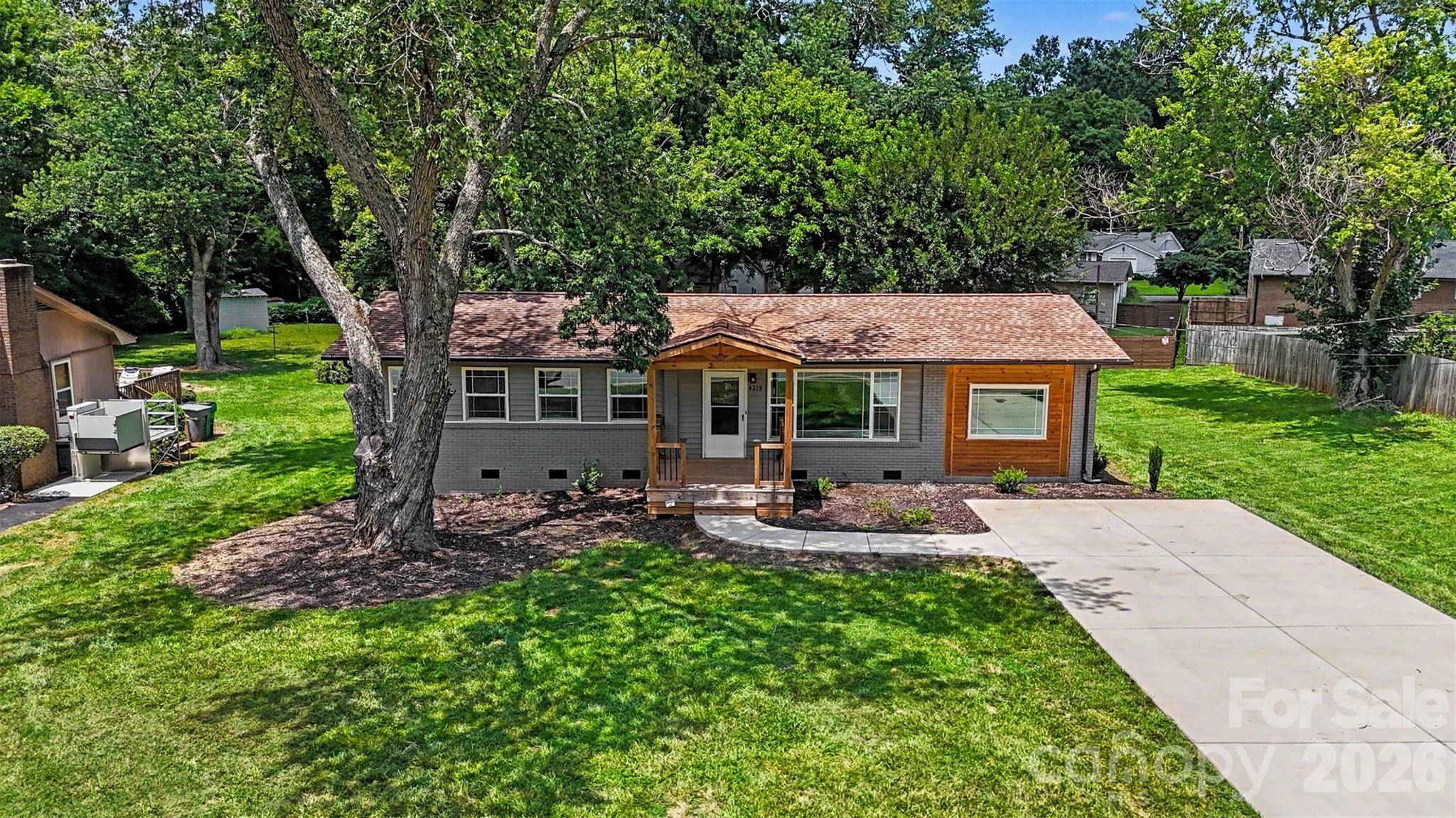 4219 Tipperary PL, Charlotte, NC 28215
