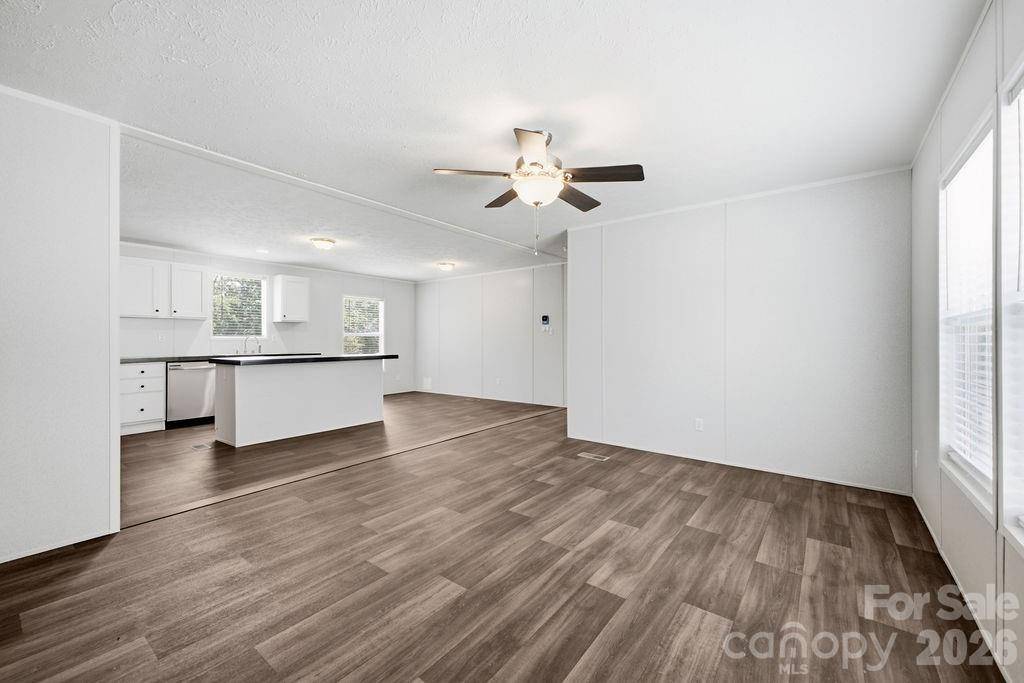 290 Poppy Acres LN, Flat Rock, NC 28726
