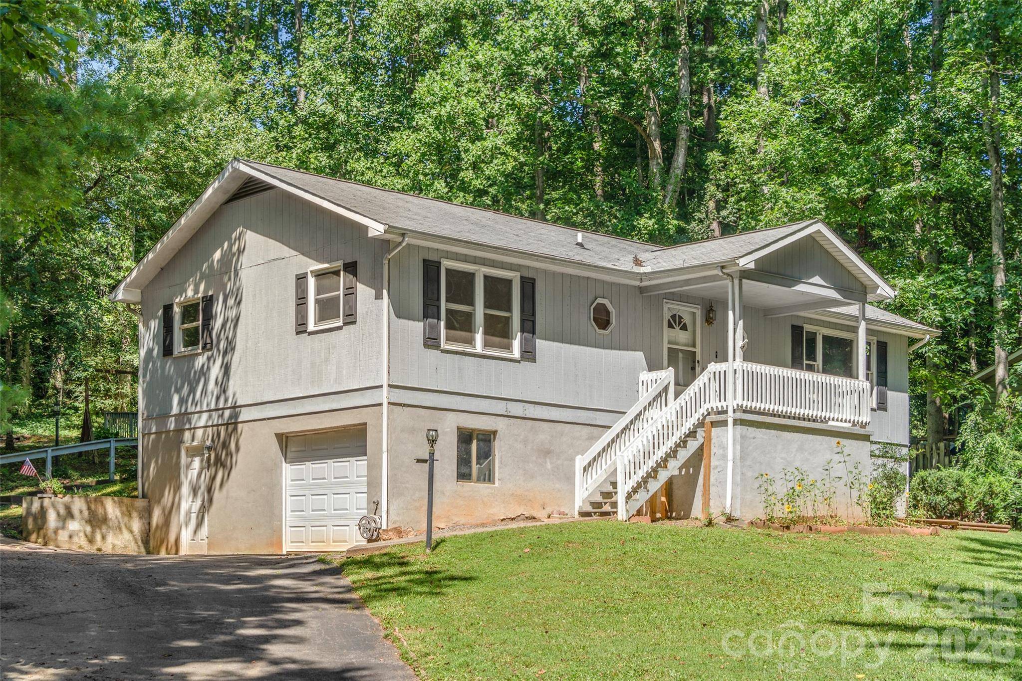 33 Baker DR, Asheville, NC 28806