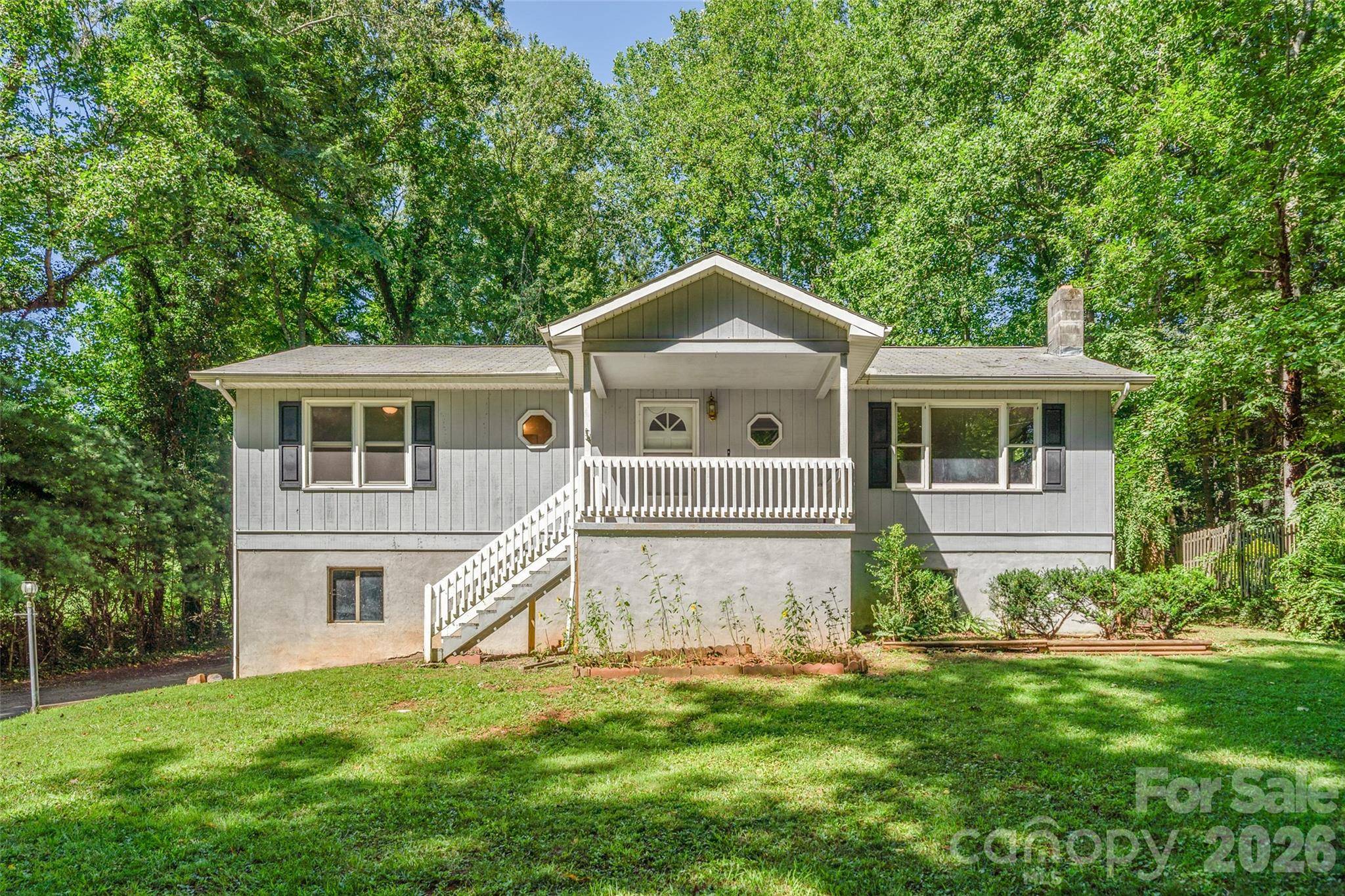 33 Baker DR, Asheville, NC 28806
