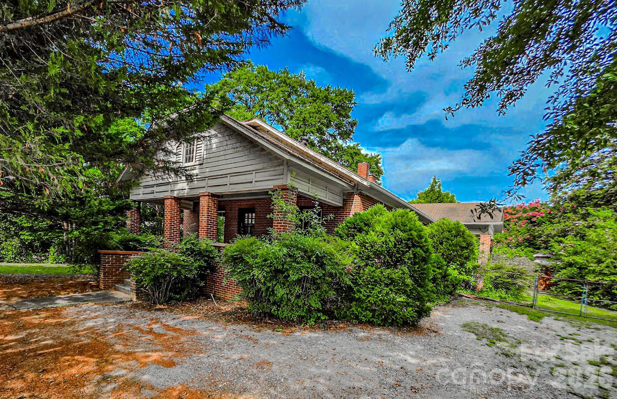 154 S Broadway ST, Forest City, NC 28043