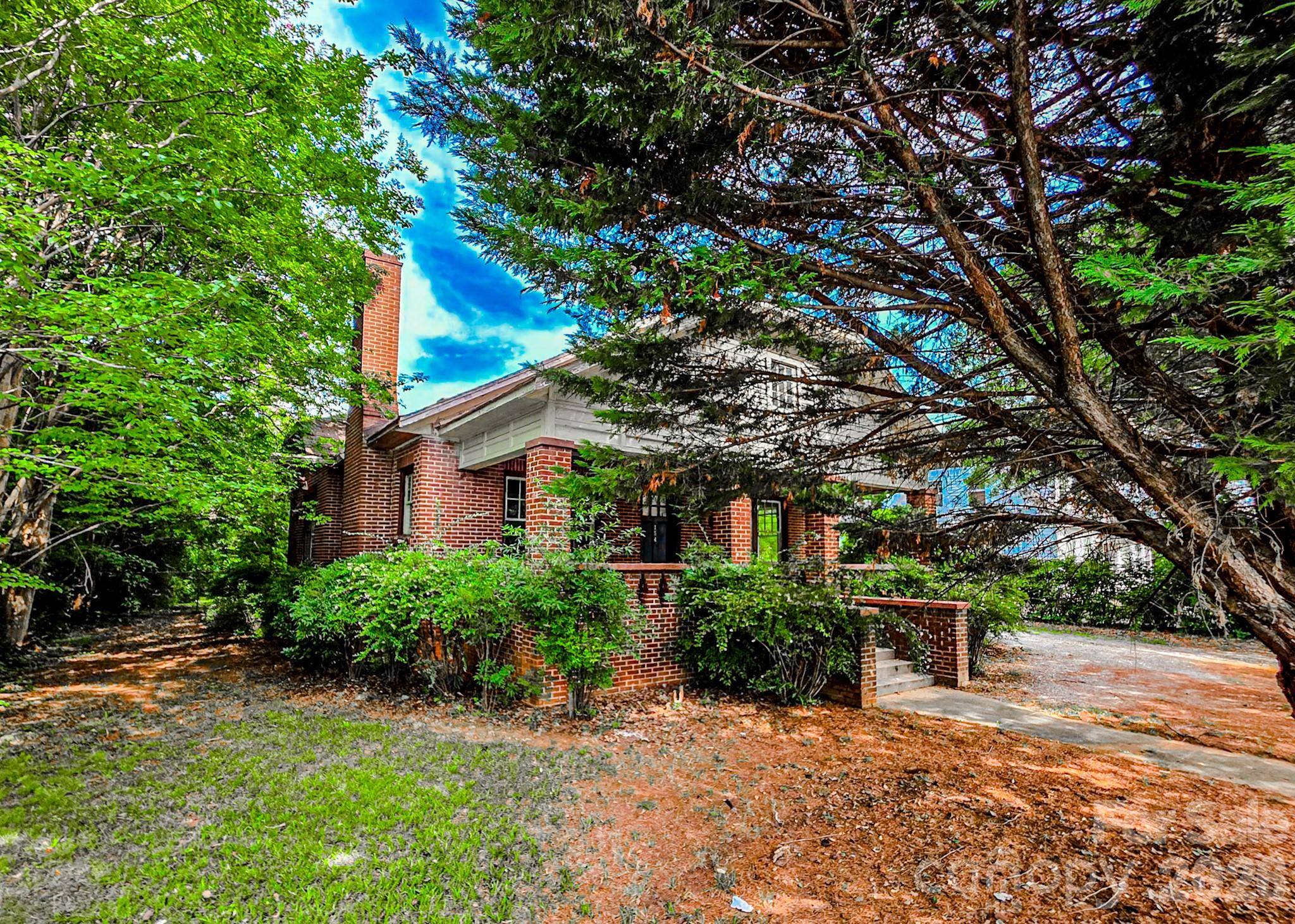 154 S Broadway ST, Forest City, NC 28043