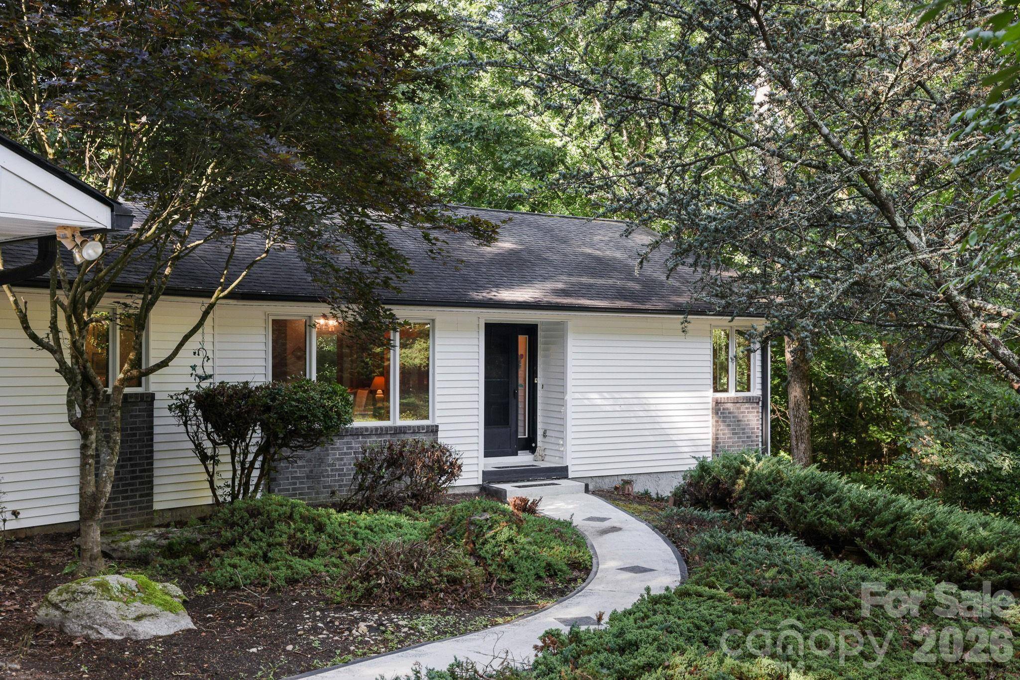 18 E Rosewood TRL, Hendersonville, NC 28739