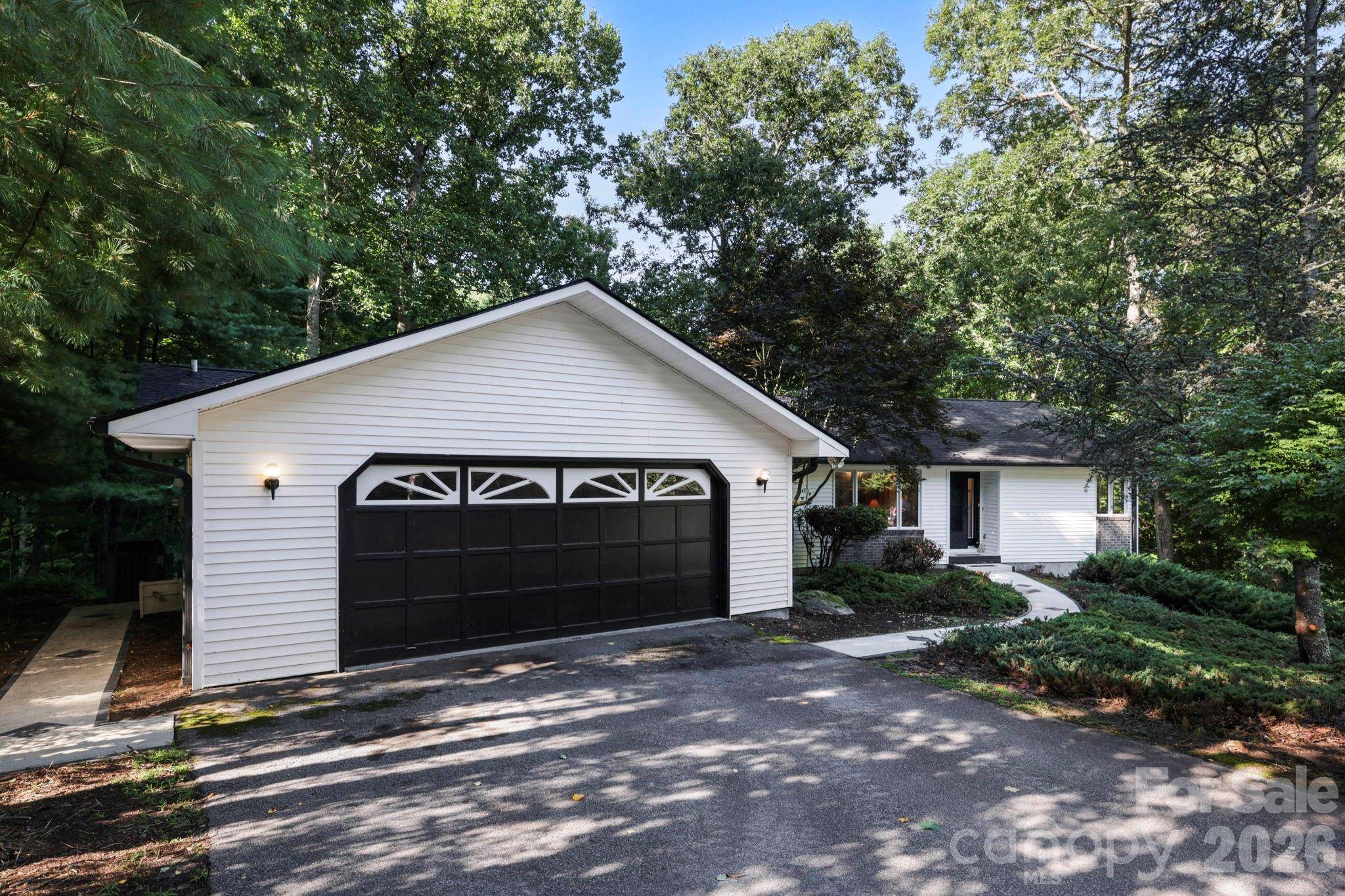 18 E Rosewood TRL, Hendersonville, NC 28739