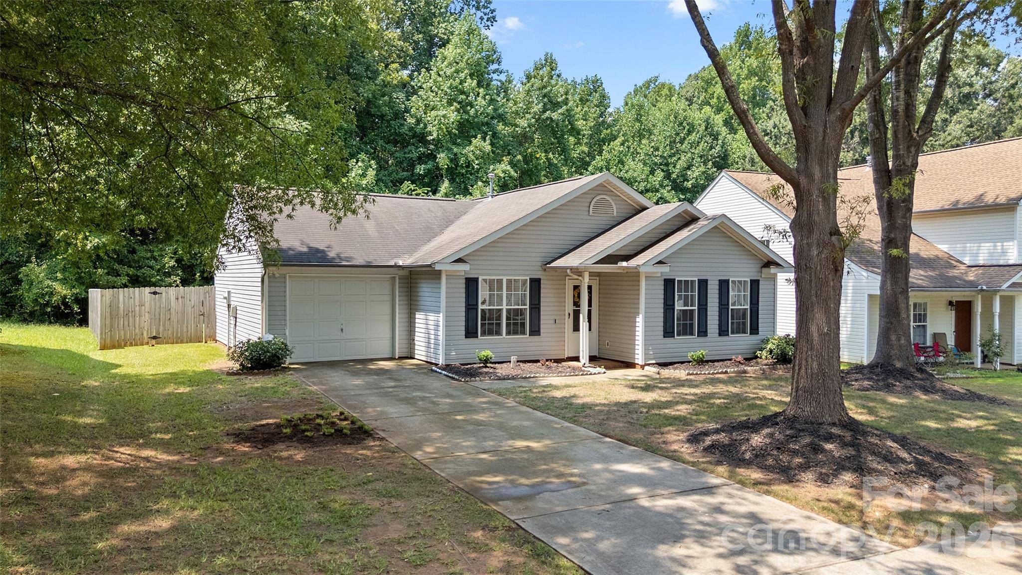 8019 Shiny Meadow LN, Charlotte, NC 28215