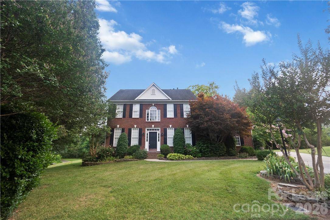 8230 Glamorgan LN, Matthews, NC 28104