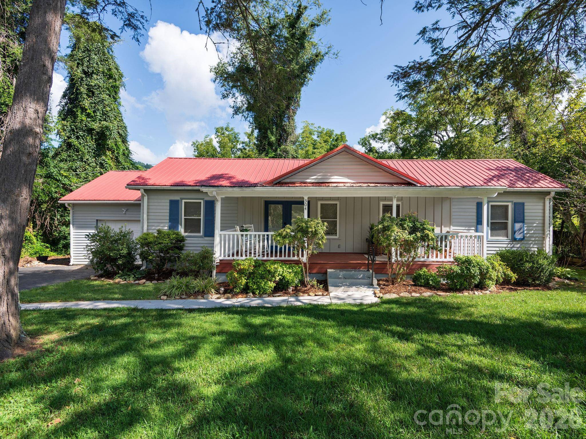 304 Old Haw Creek RD, Asheville, NC 28805