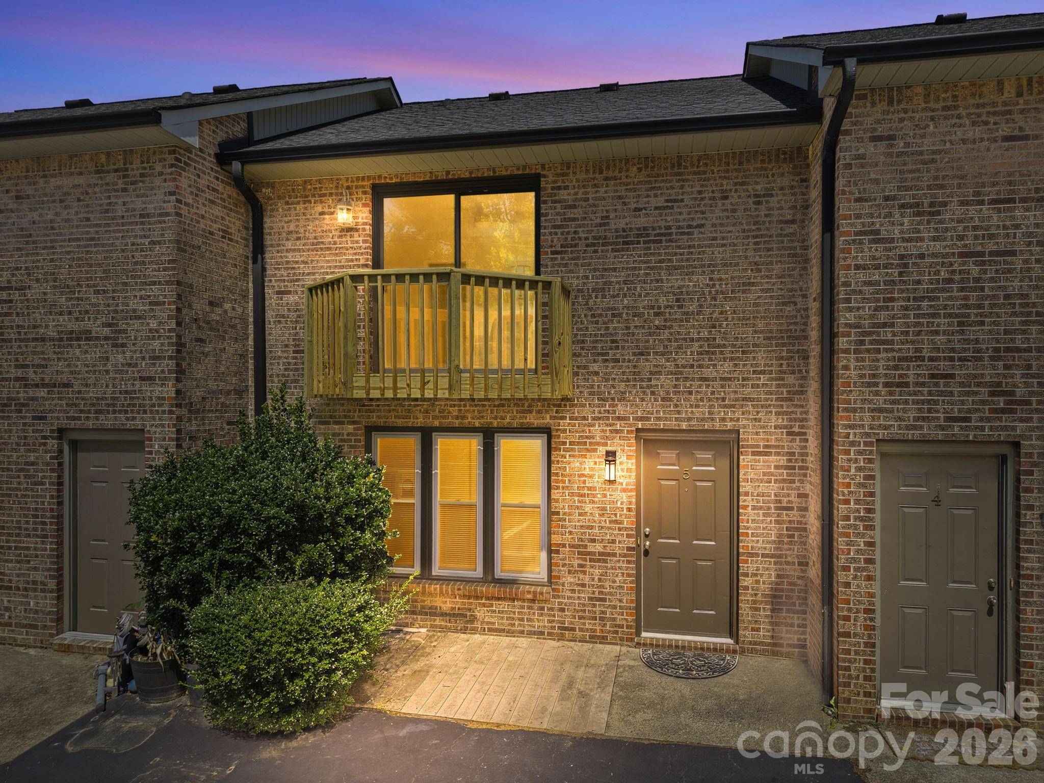 5 Country Gardens DR, Fletcher, NC 28732