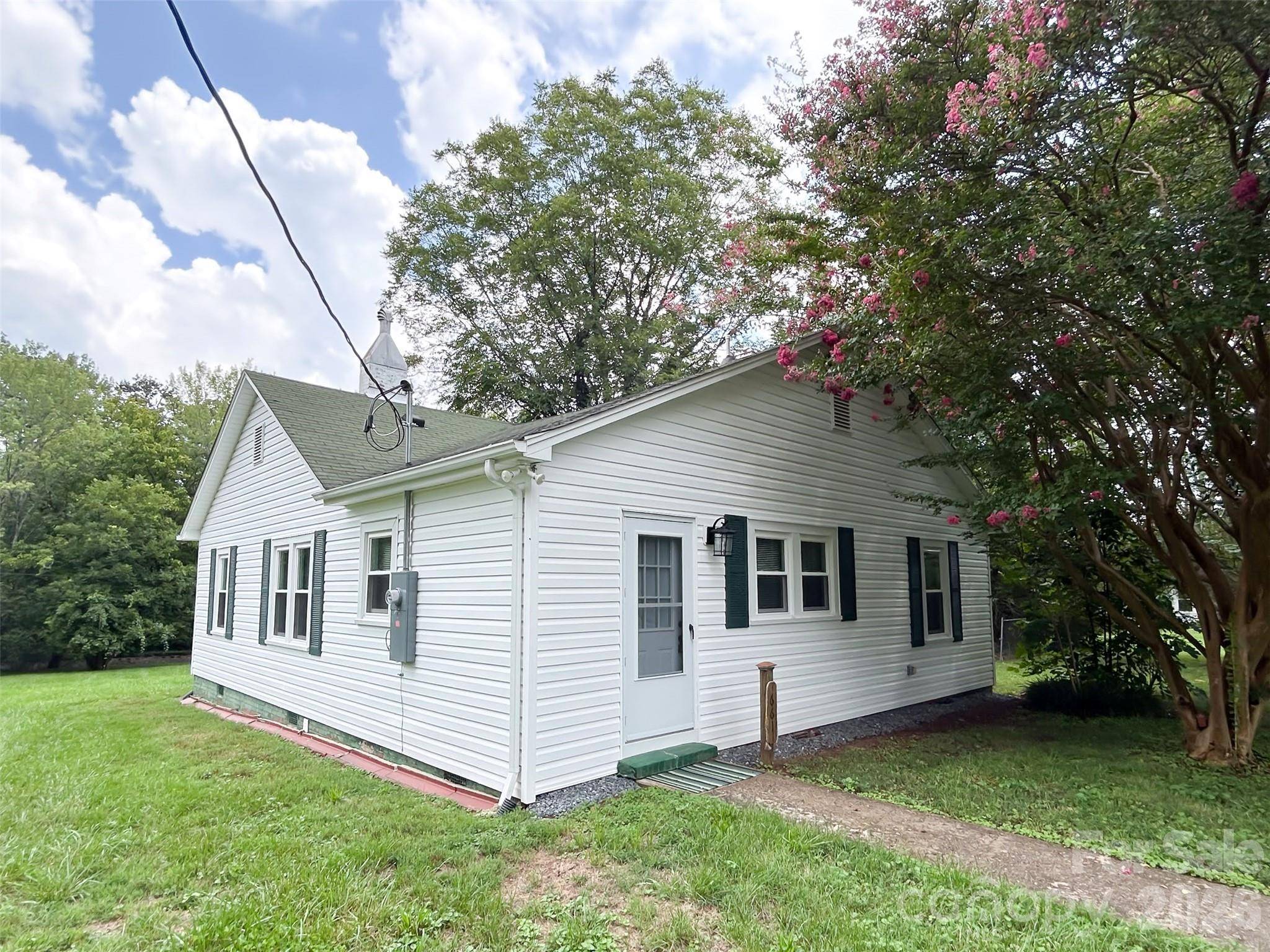 661 Central ST, Hudson, NC 28638