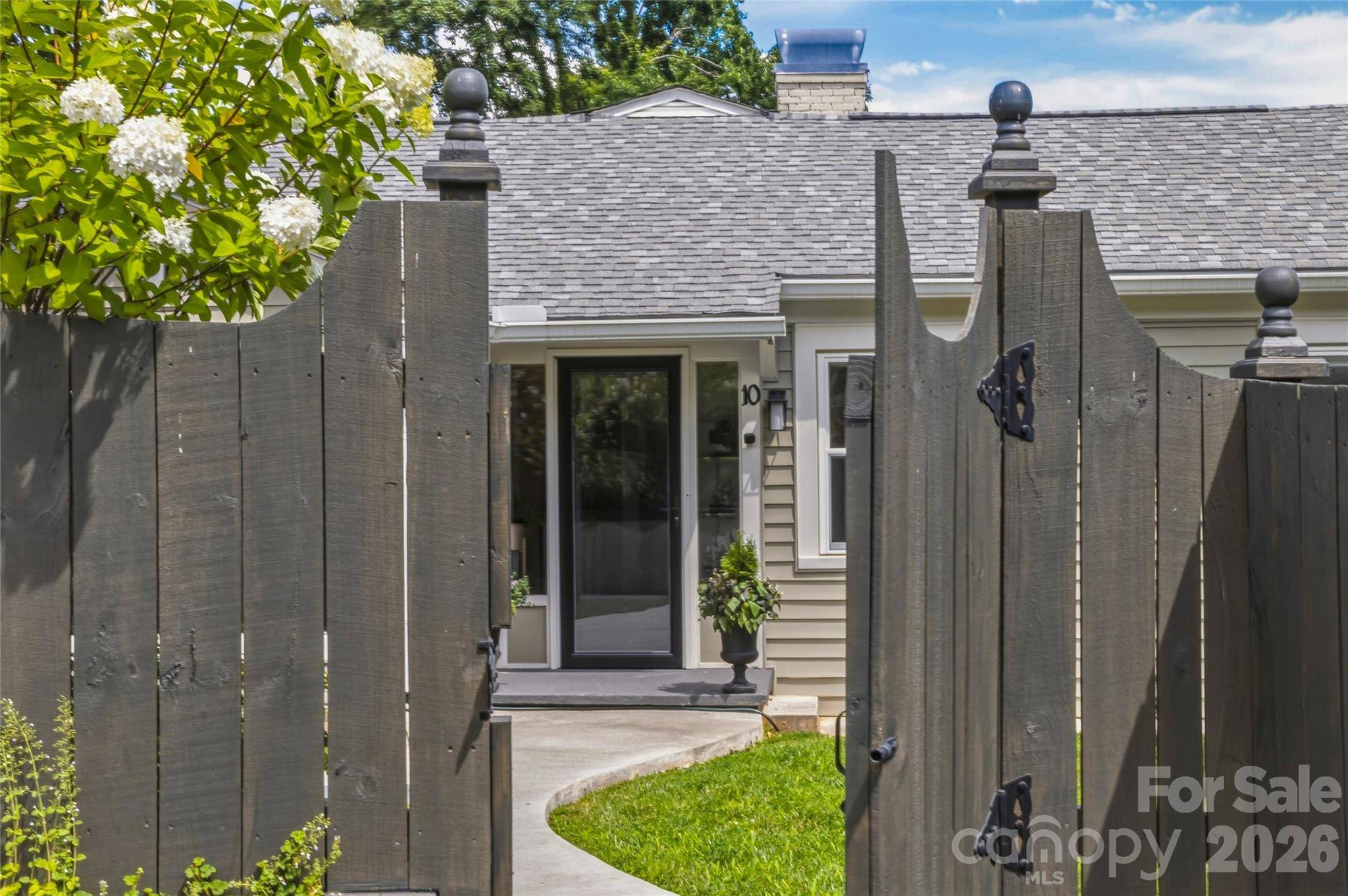 10 Springdale RD, Asheville, NC 28805