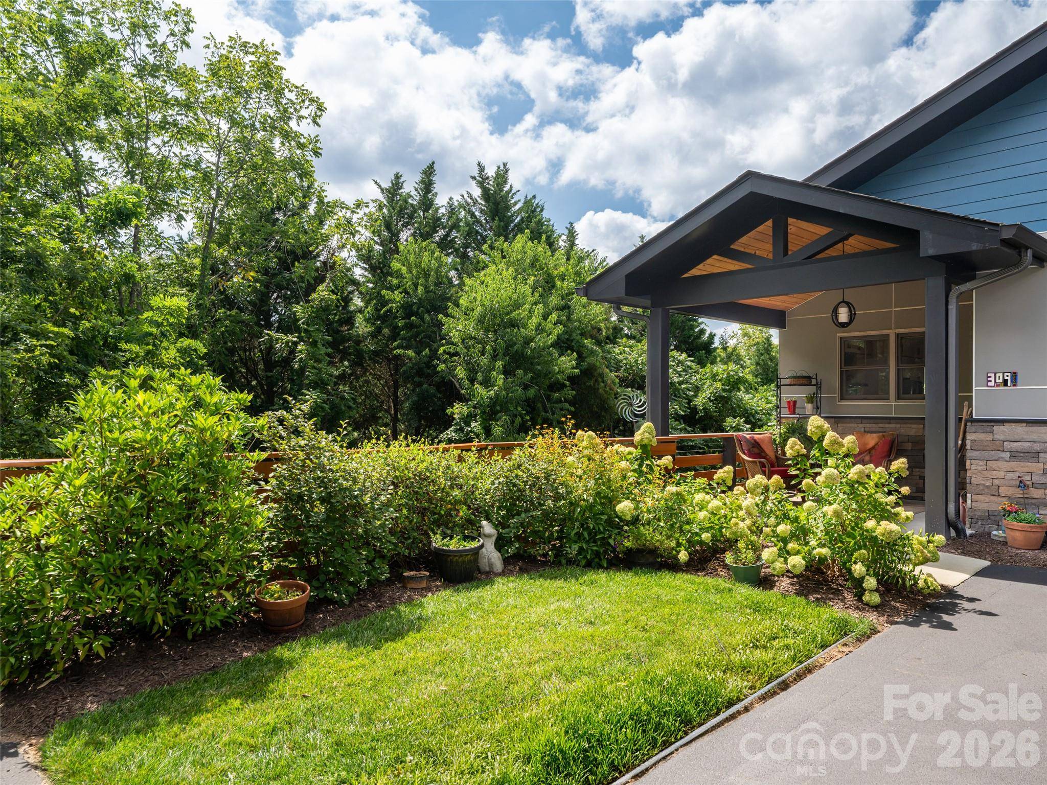 309 Ava LN, Asheville, NC 28804