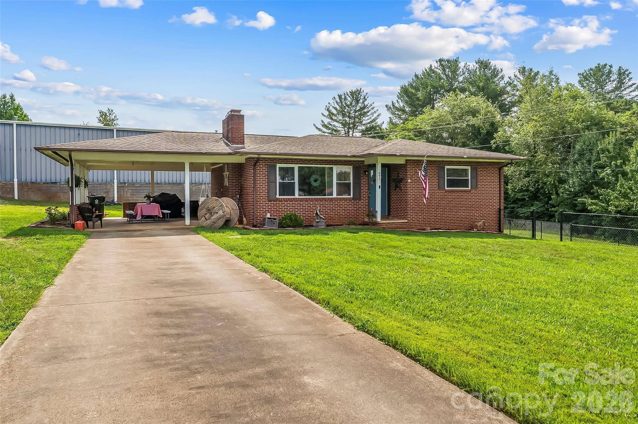 691 Central ST, Hudson, NC 28638