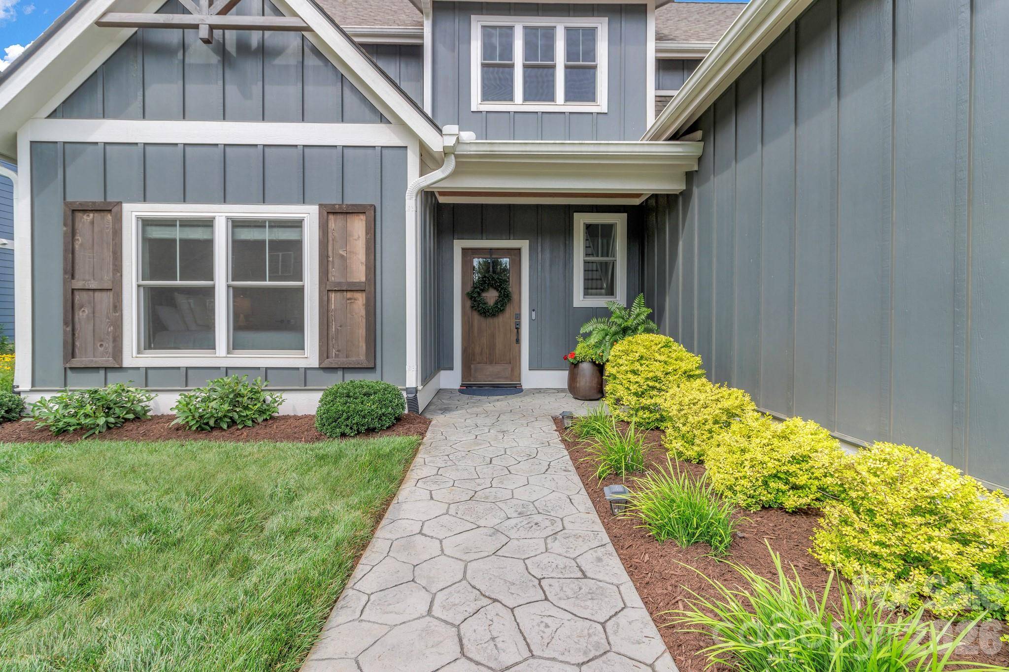 136 Ellis LN, Arden, NC 28704