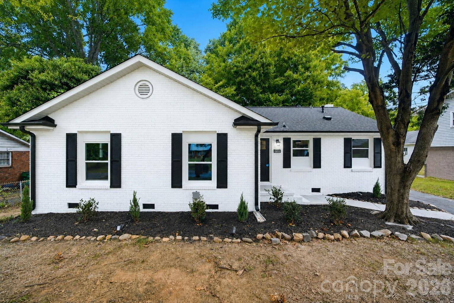 1453 Grovewood DR, Charlotte, NC 28208