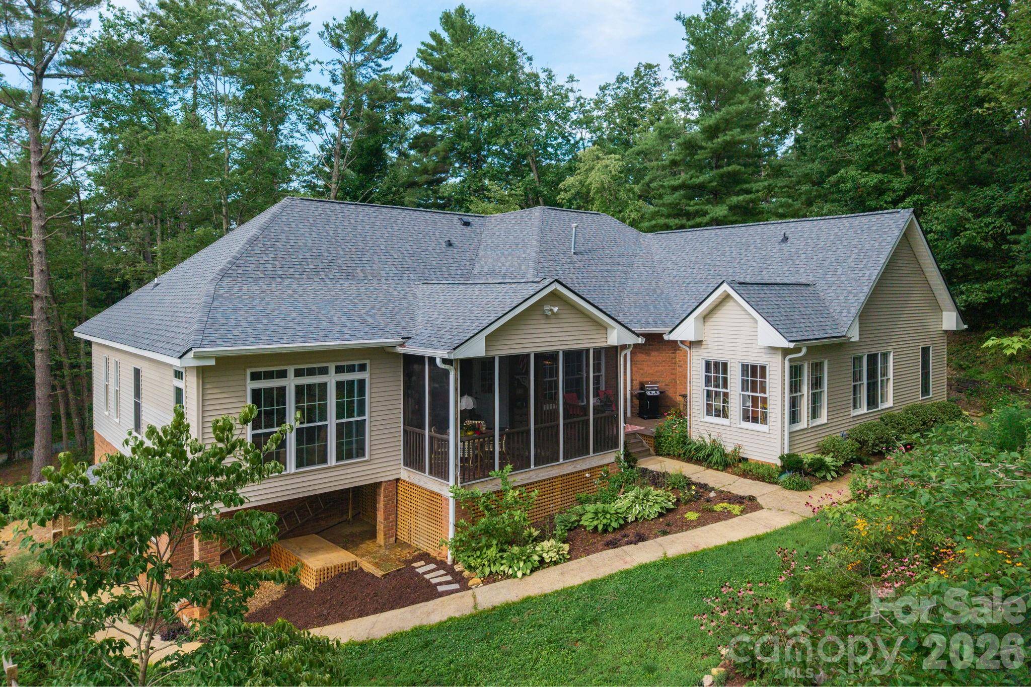 21 Four Oaks DR, Arden, NC 28704