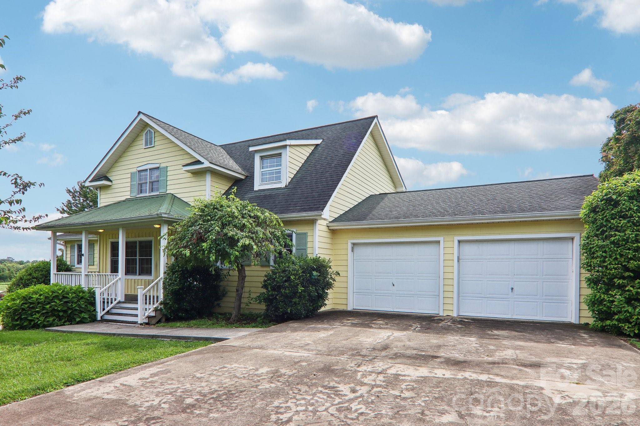 20 Amber DR, Horse Shoe, NC 28742