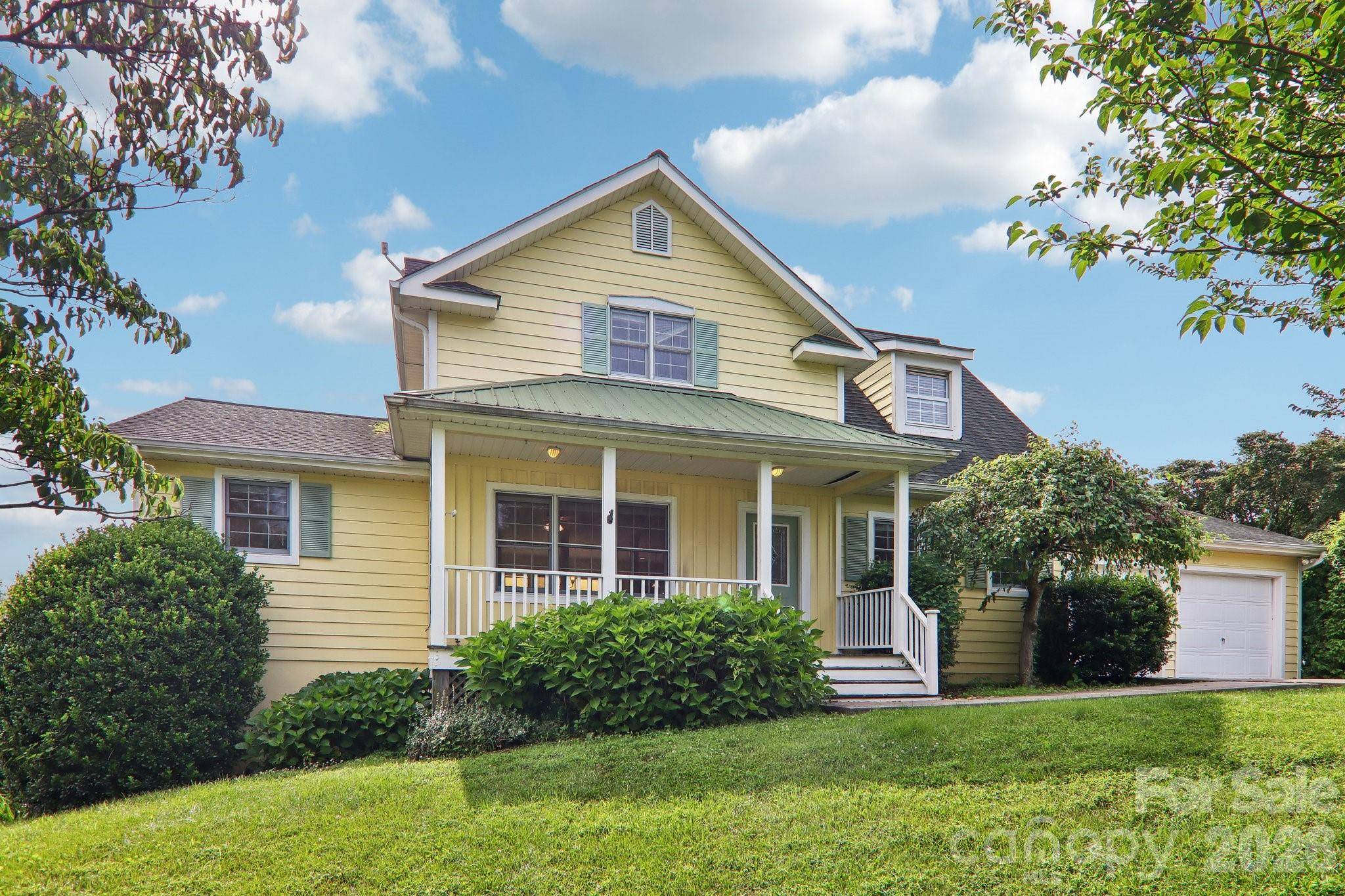 20 Amber DR, Horse Shoe, NC 28742