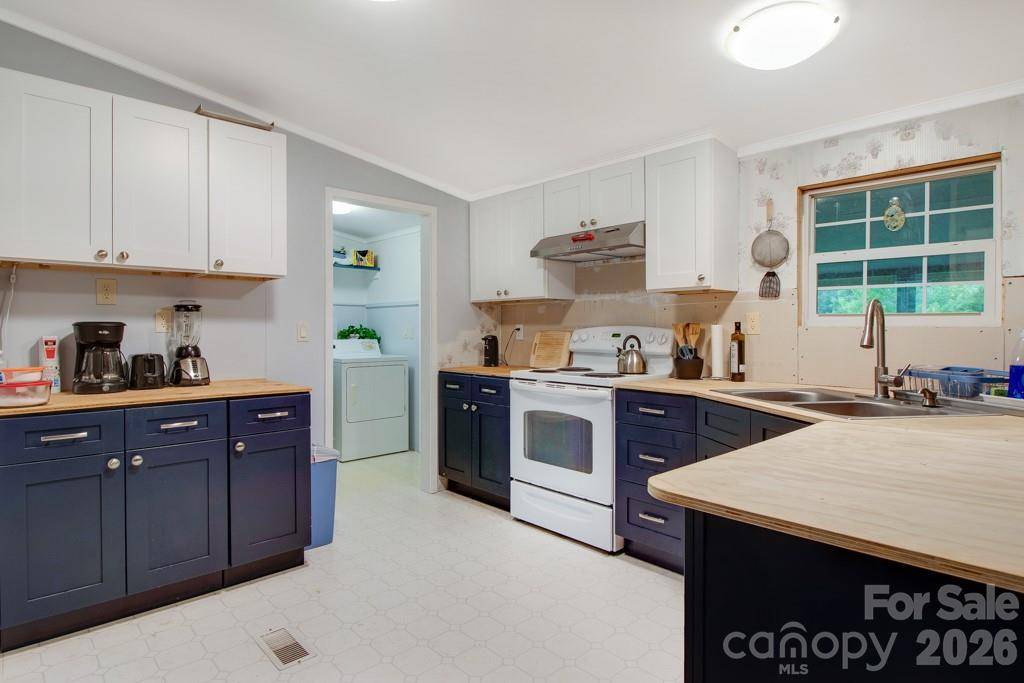 1474 Pea Ridge RD, Mill Spring, NC 28756