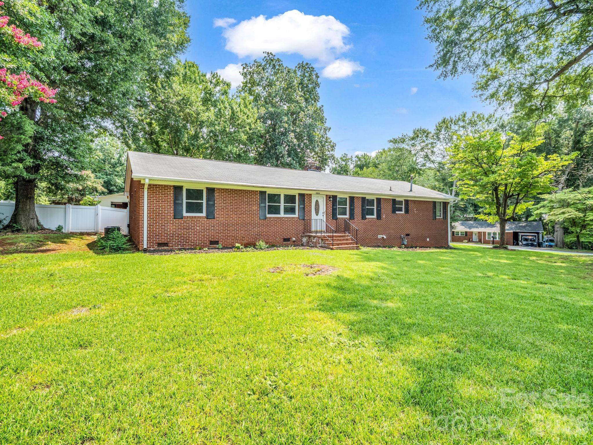 2044 Helen DR, Gastonia, NC 28054