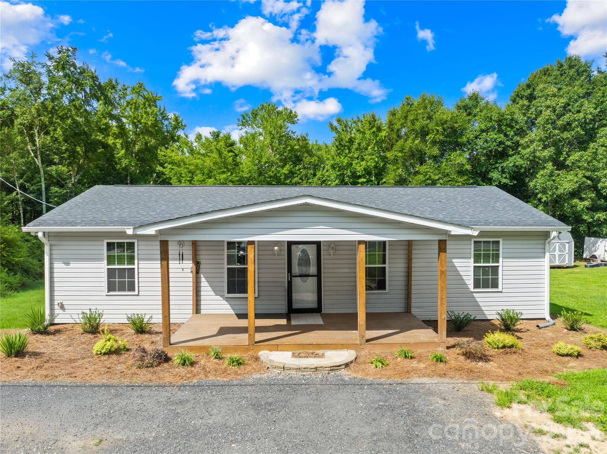 1029 Alexis High Shoals RD, Dallas, NC 28034