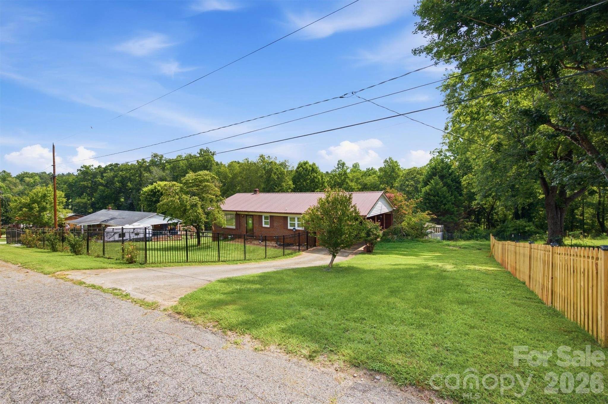 1082 Maple ST, Granite Falls, NC 28630