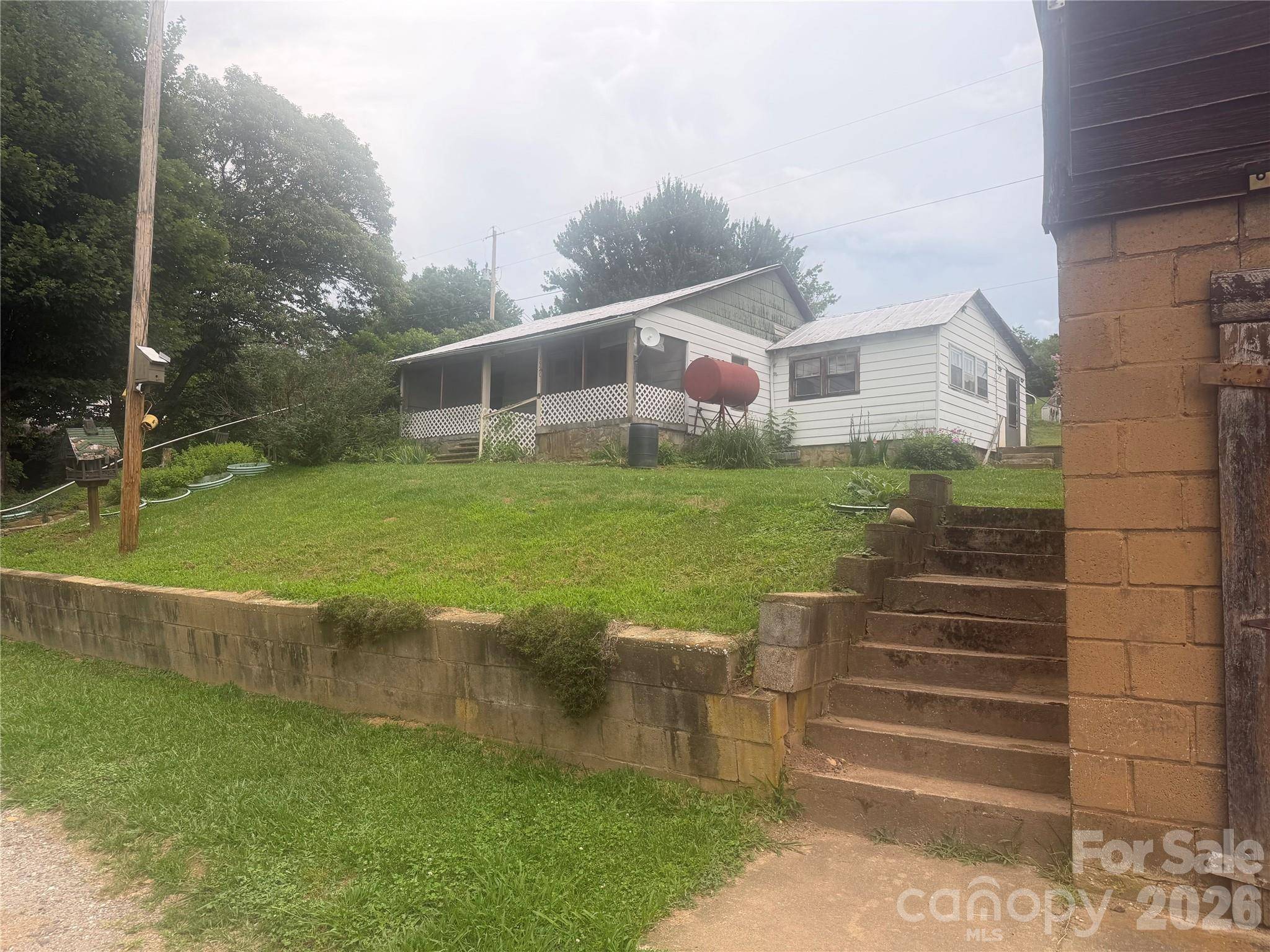 1920 Thickety RD, Clyde, NC 28721