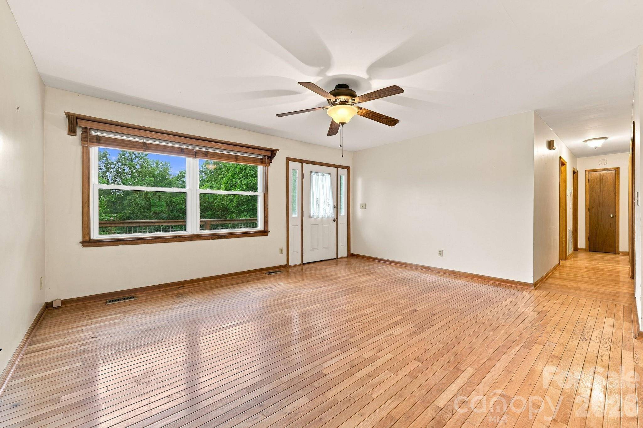 62 Hunters Field LN, Mills River, NC 28759