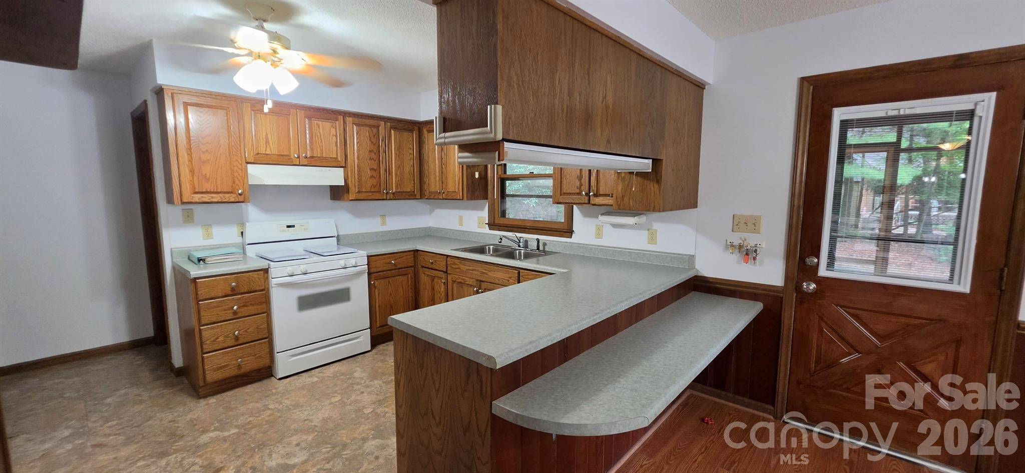 139 Little Creek LN, Glade Valley, NC 28627
