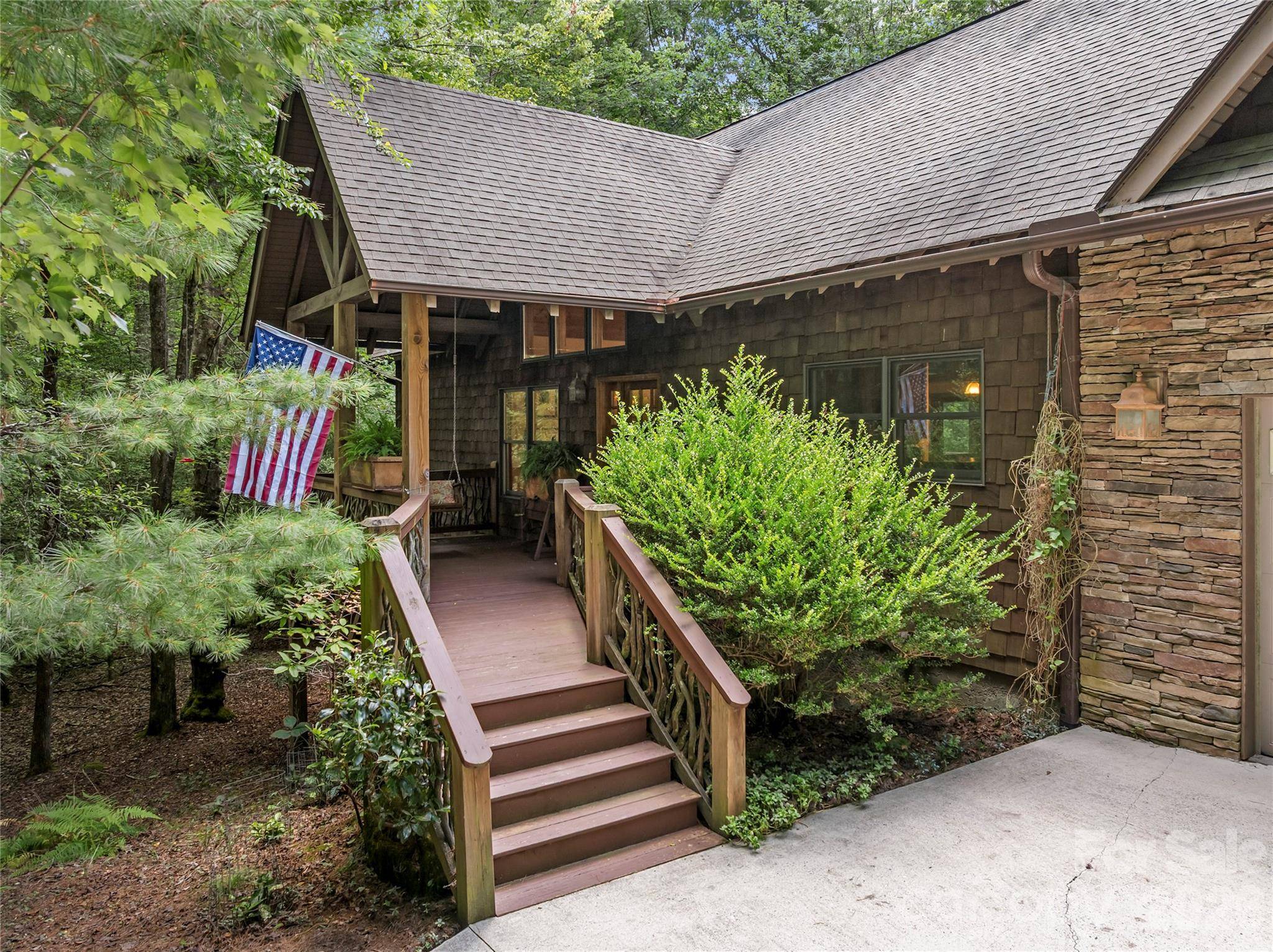 129 Nodatsi CT, Brevard, NC 28712