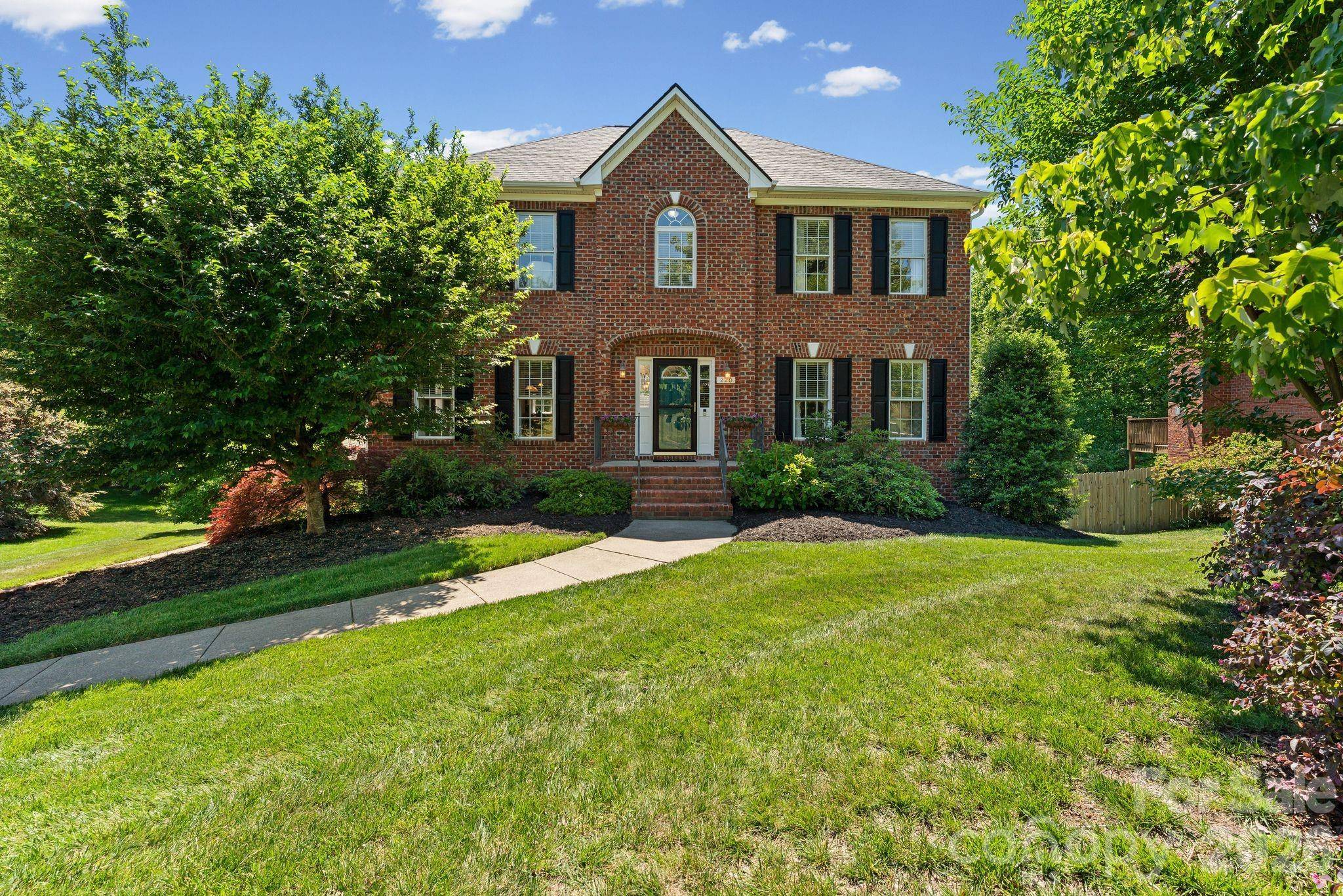 220 Lake Dale CT, Clemmons, NC 27012